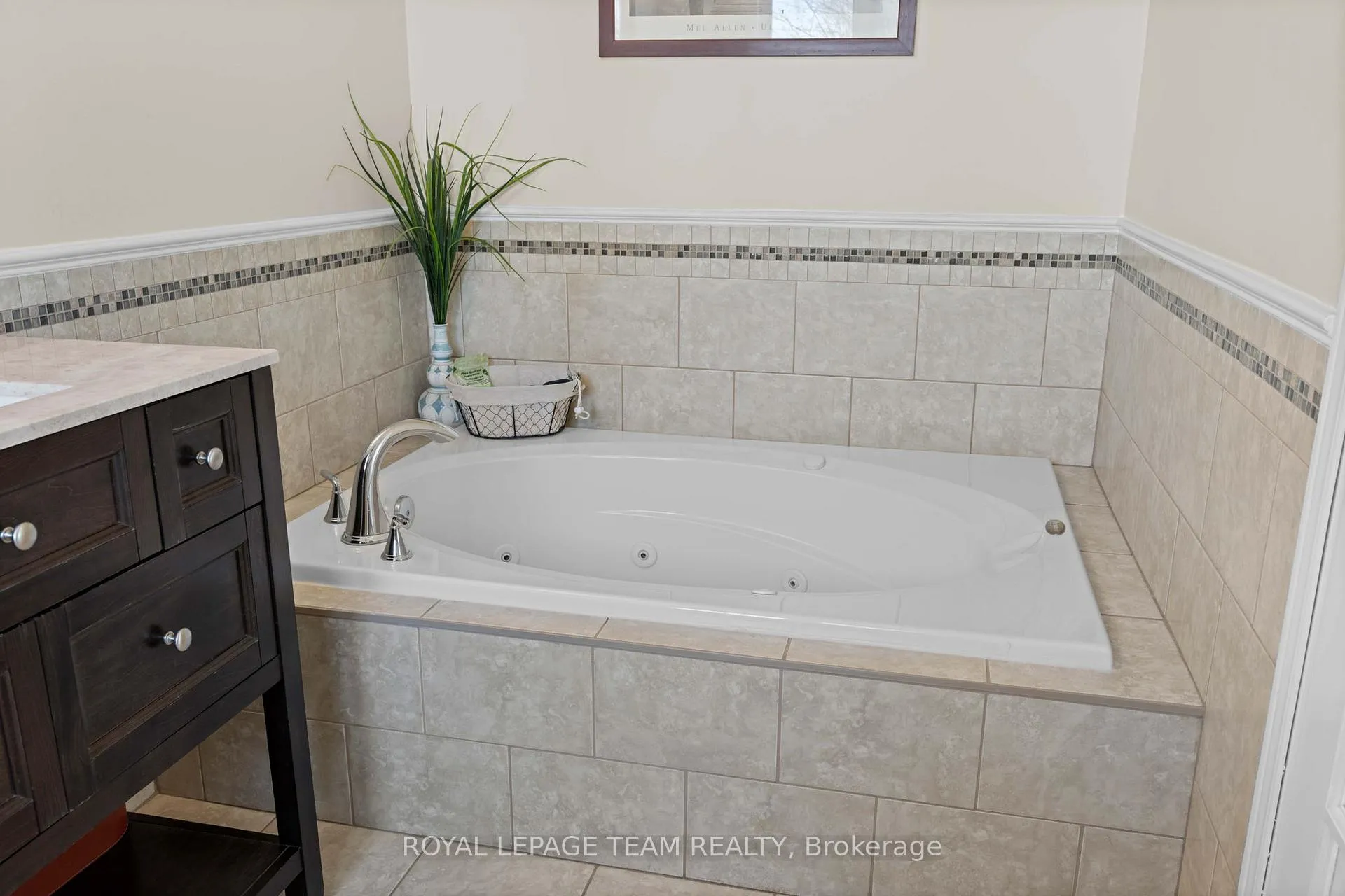 Photo 27 of 646 Casabella Drive, Ottawa, Avalon East — HOMEH