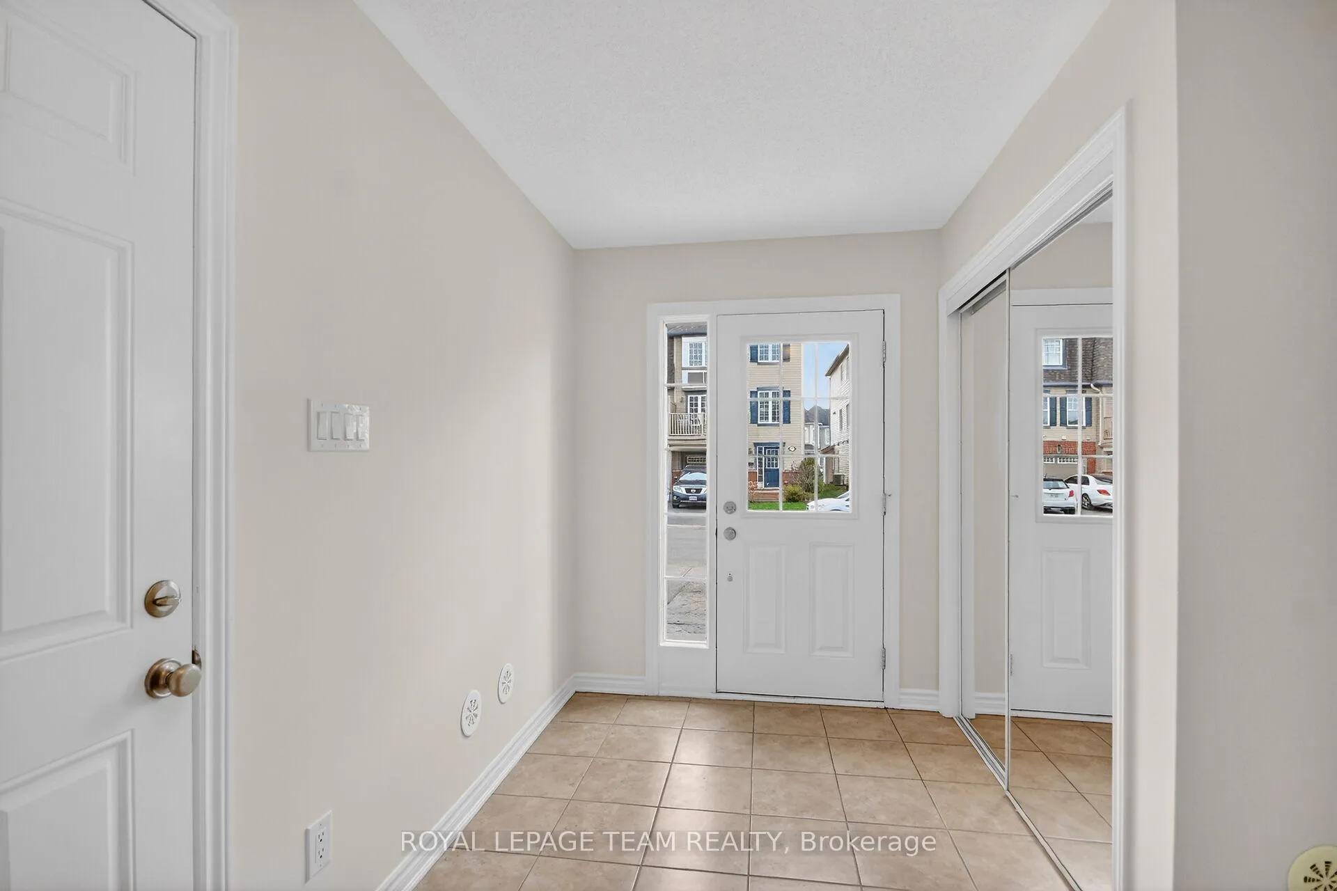 Photo 3 of 342 Sweet Grass Circle, Ottawa, Barrhaven - Half Moon Bay — HOMEH