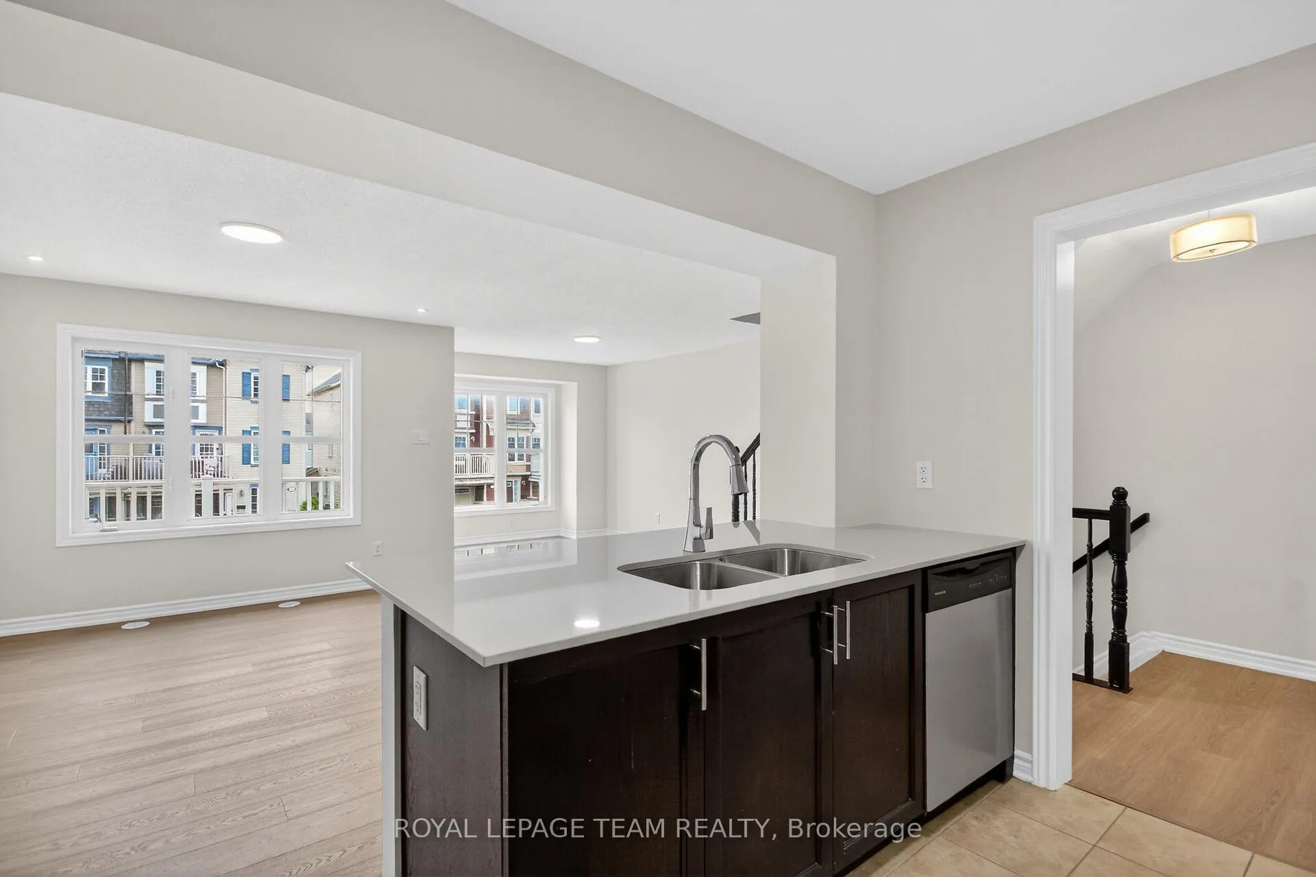 Photo 10 of 342 Sweet Grass Circle, Ottawa, Barrhaven - Half Moon Bay — HOMEH