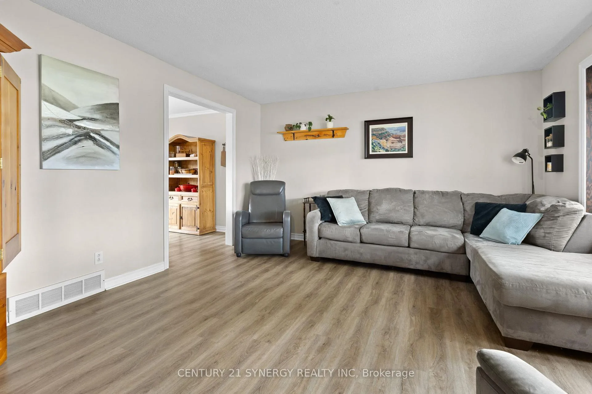 Photo 7 of 346 Nagel Avenue, Ottawa, Bilberry Creek/Queenswood Heights — HOMEH