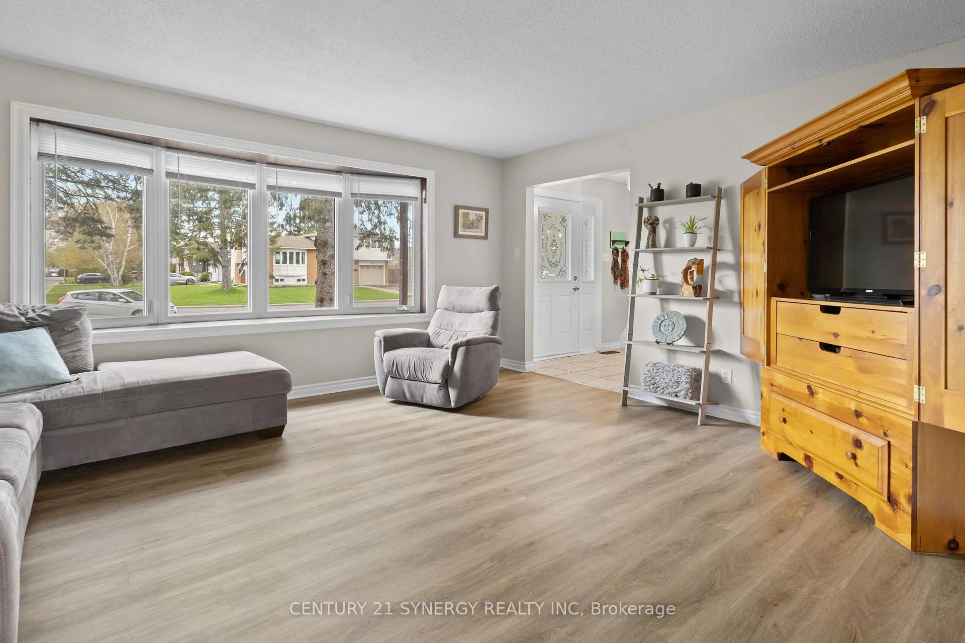 Photo 8 of 346 Nagel Avenue, Ottawa, Bilberry Creek/Queenswood Heights — HOMEH