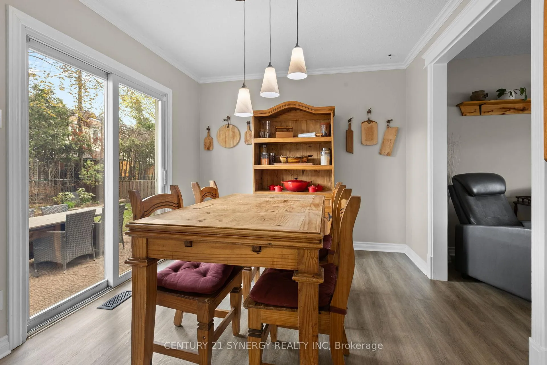 Photo 10 of 346 Nagel Avenue, Ottawa, Bilberry Creek/Queenswood Heights — HOMEH