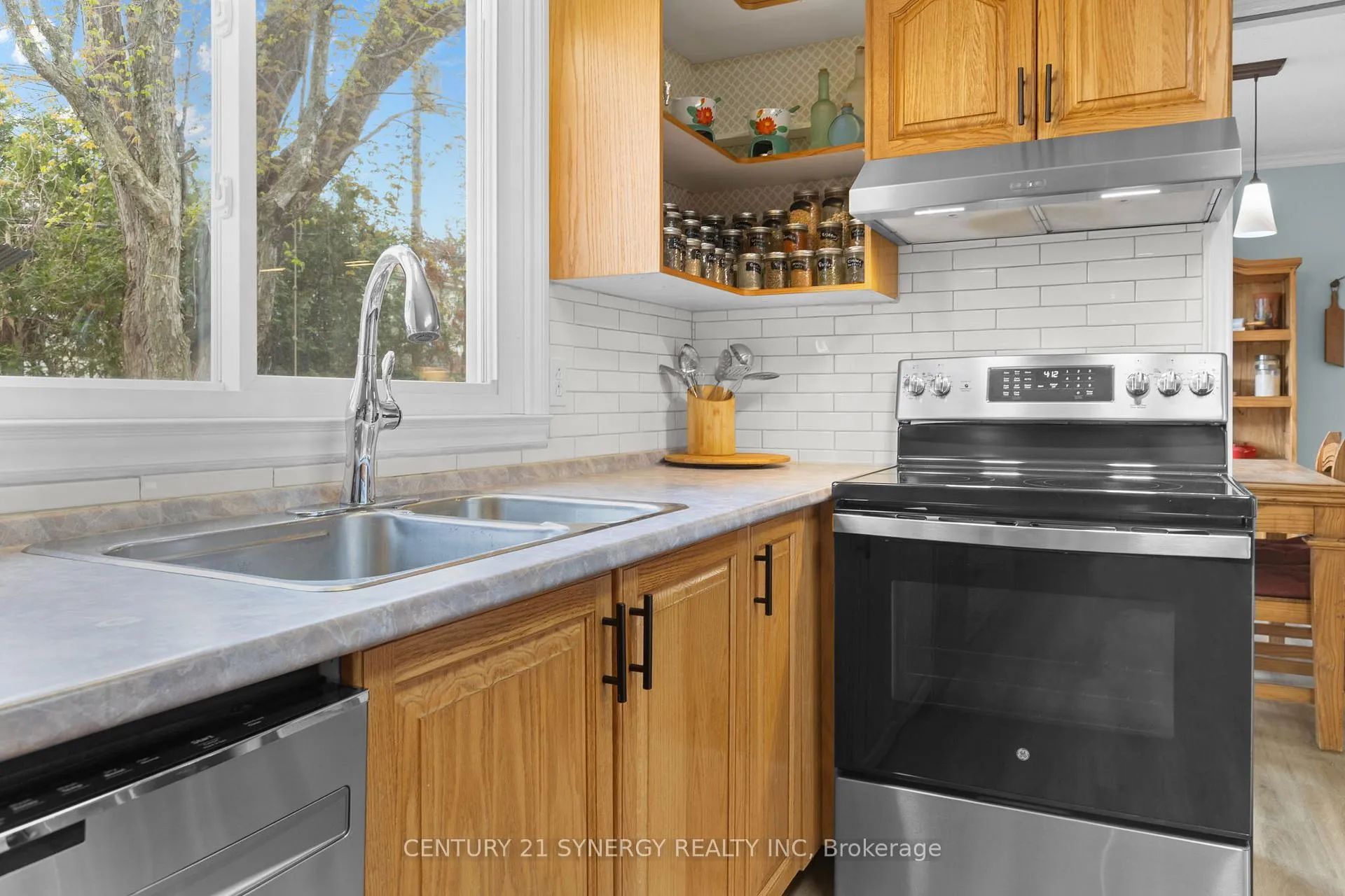 Photo 13 of 346 Nagel Avenue, Ottawa, Bilberry Creek/Queenswood Heights — HOMEH