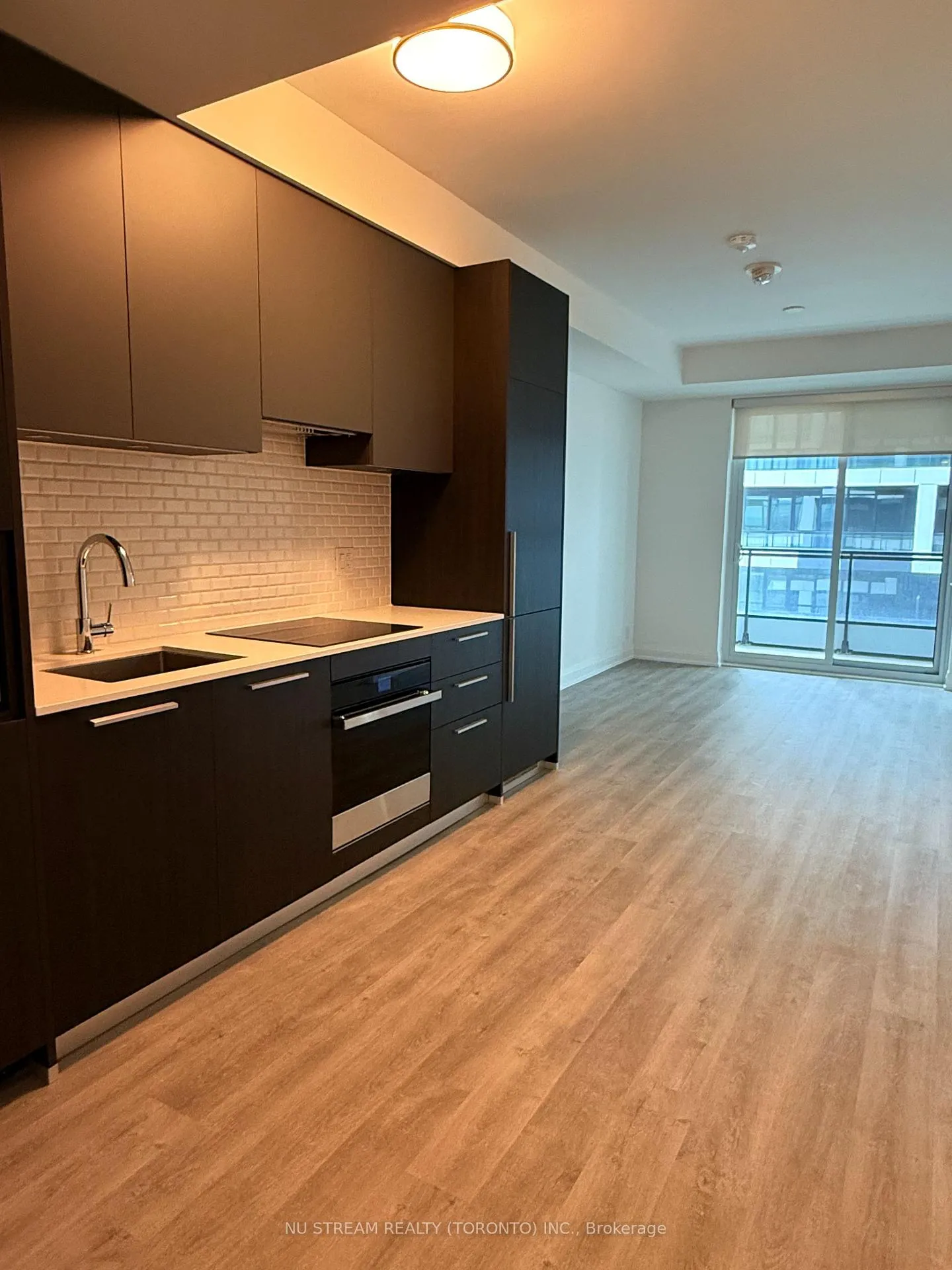 Photo 2 of Unit 2210, 65 Broadway Avenue, Toronto, Mount Pleasant West — HOMEH