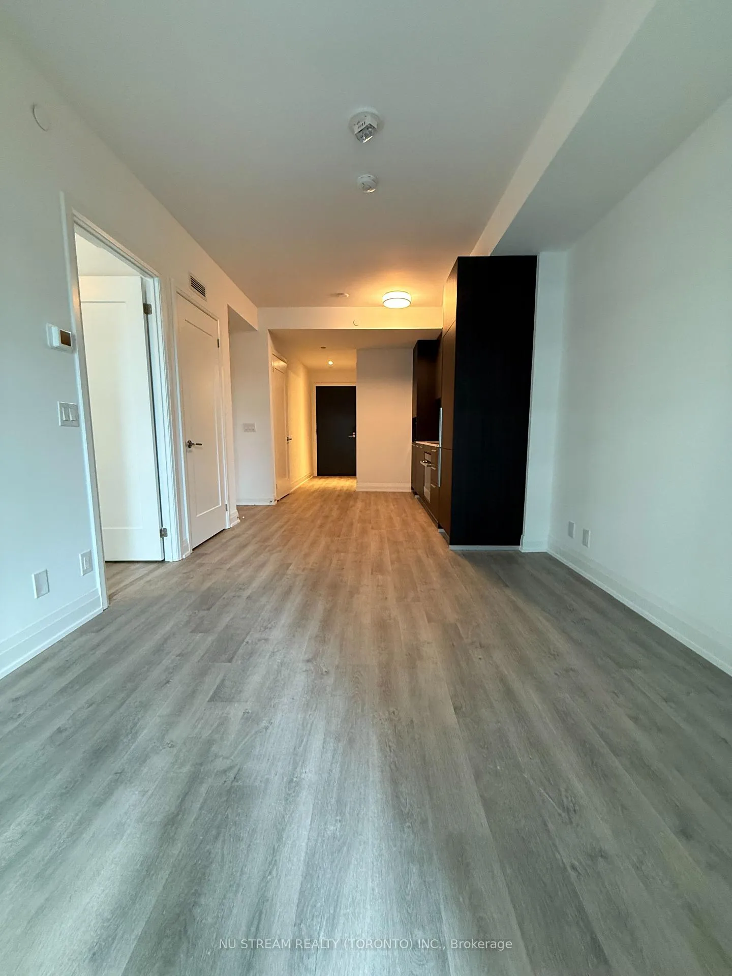 Photo 4 of Unit 2210, 65 Broadway Avenue, Toronto, Mount Pleasant West — HOMEH