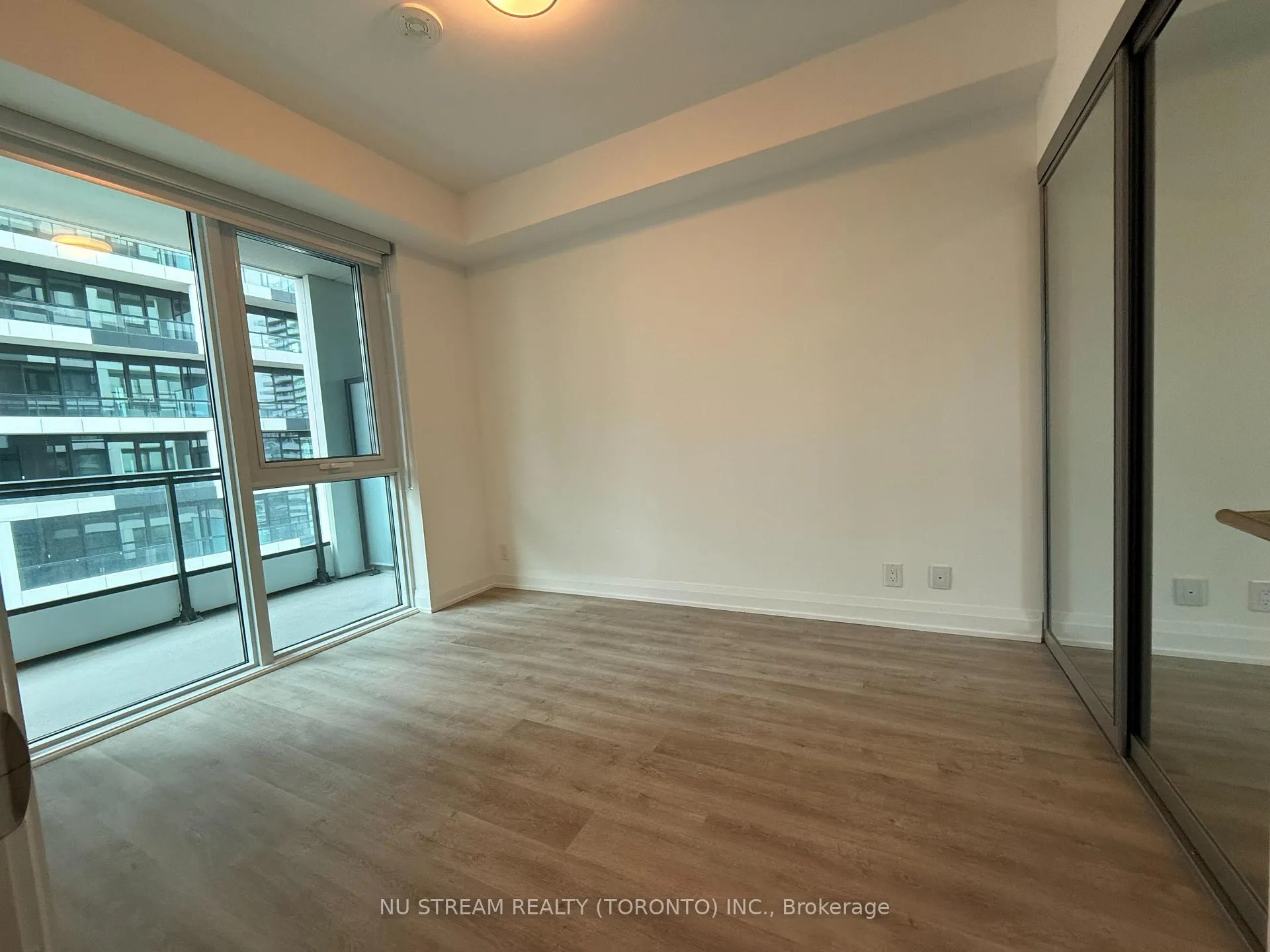 Photo 6 of Unit 2210, 65 Broadway Avenue, Toronto, Mount Pleasant West — HOMEH