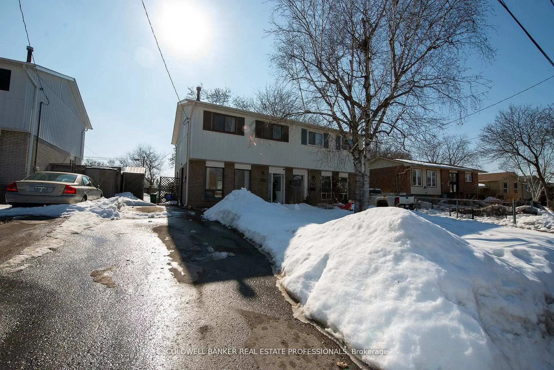 Photo 3 of 781 Sunnypoint Drive, Newmarket, Huron Heights-Leslie Valley — HOMEH