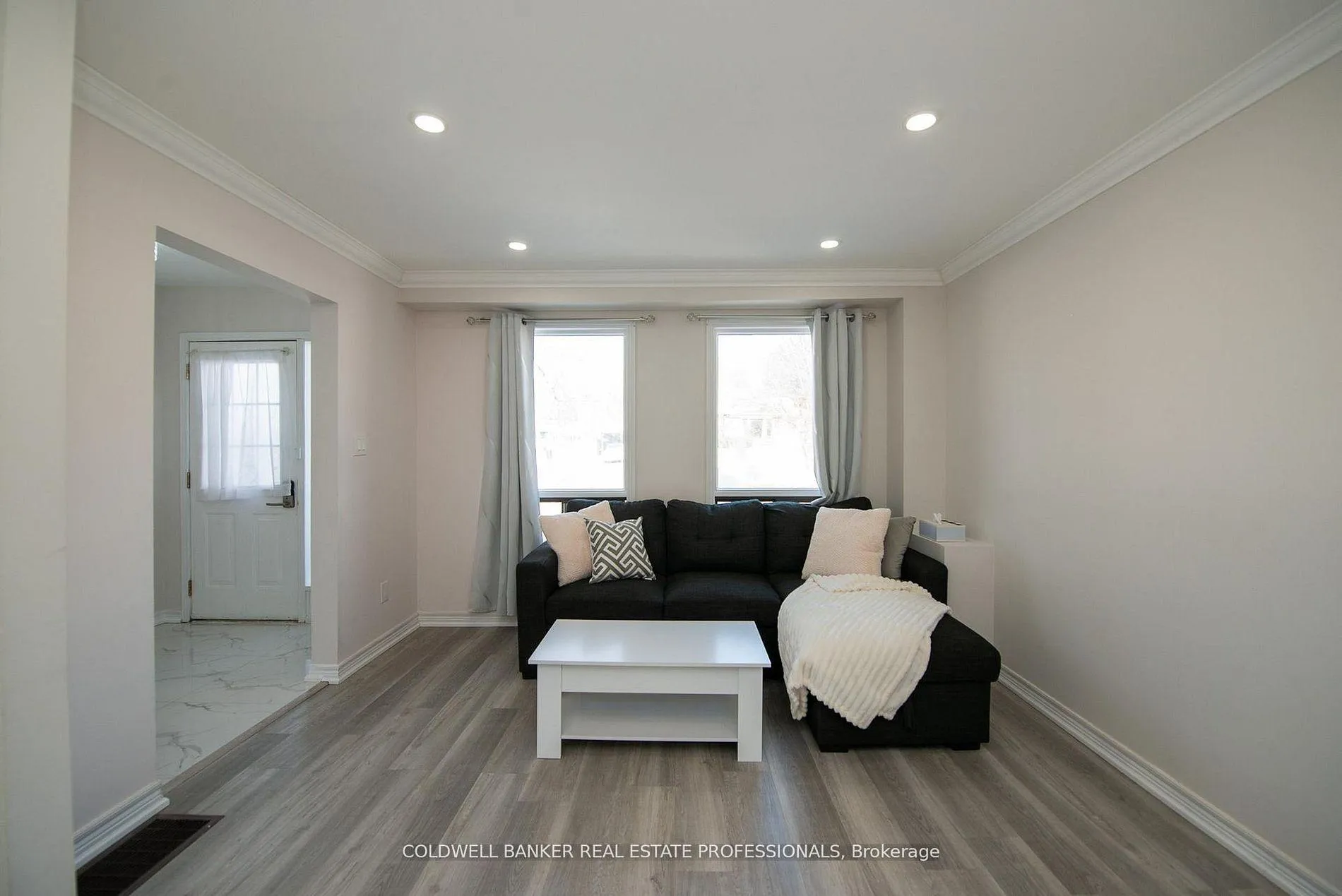 Photo 5 of 781 Sunnypoint Drive, Newmarket, Huron Heights-Leslie Valley — HOMEH