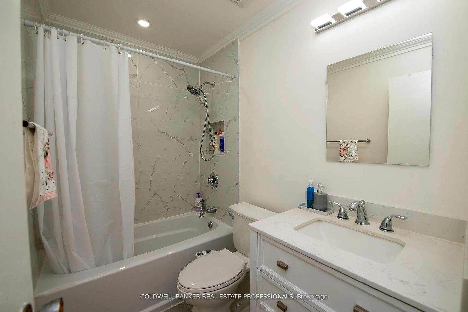 Photo 14 of 781 Sunnypoint Drive, Newmarket, Huron Heights-Leslie Valley — HOMEH