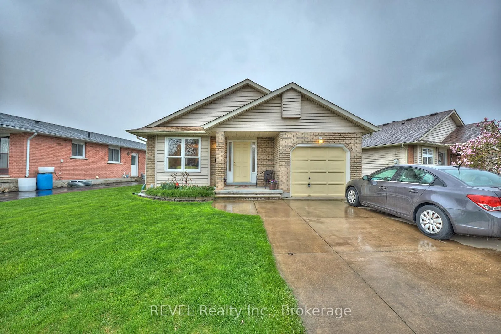 Photo 1 of 7395 Alex Avenue, Niagara Falls, Oldfield — HOMEH