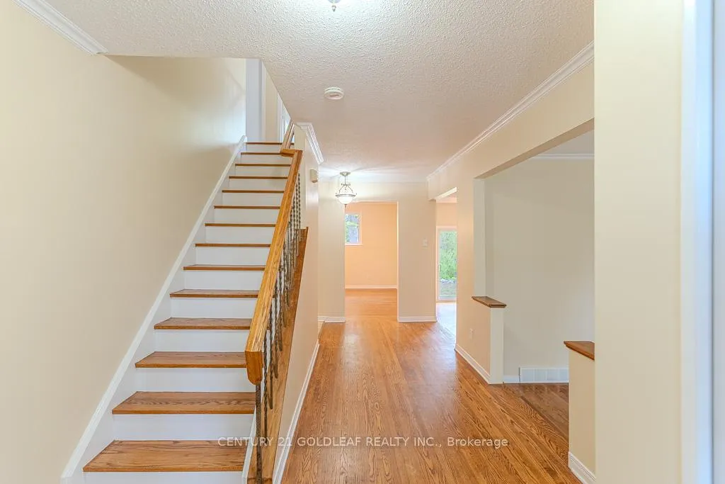 Photo 3 of 19 Southpark Drive, Ottawa, Blackburn Hamlet — HOMEH