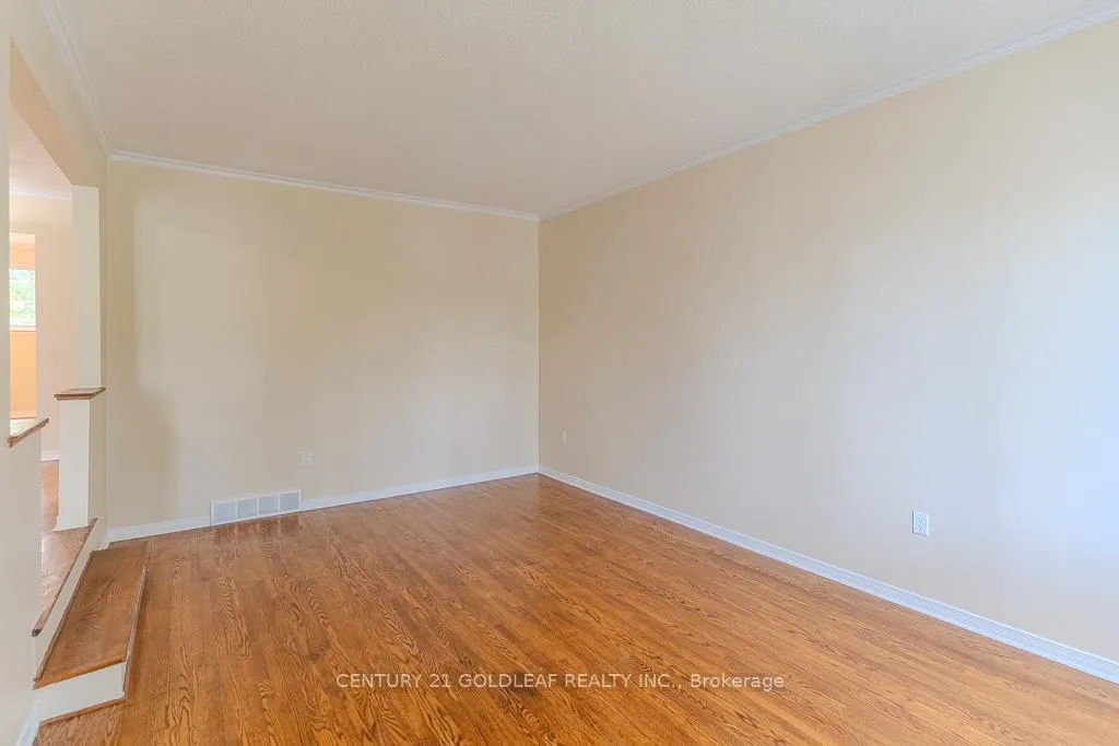 Photo 7 of 19 Southpark Drive, Ottawa, Blackburn Hamlet — HOMEH