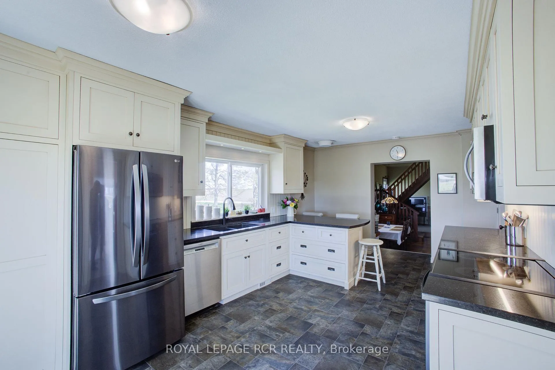 Photo 8 of 8542 Concession 12, Mapleton, Rural Mapleton — HOMEH