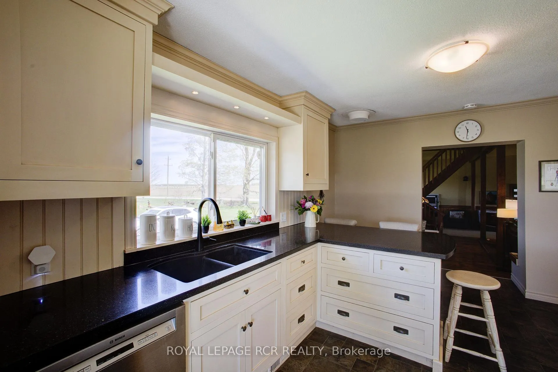 Photo 10 of 8542 Concession 12, Mapleton, Rural Mapleton — HOMEH