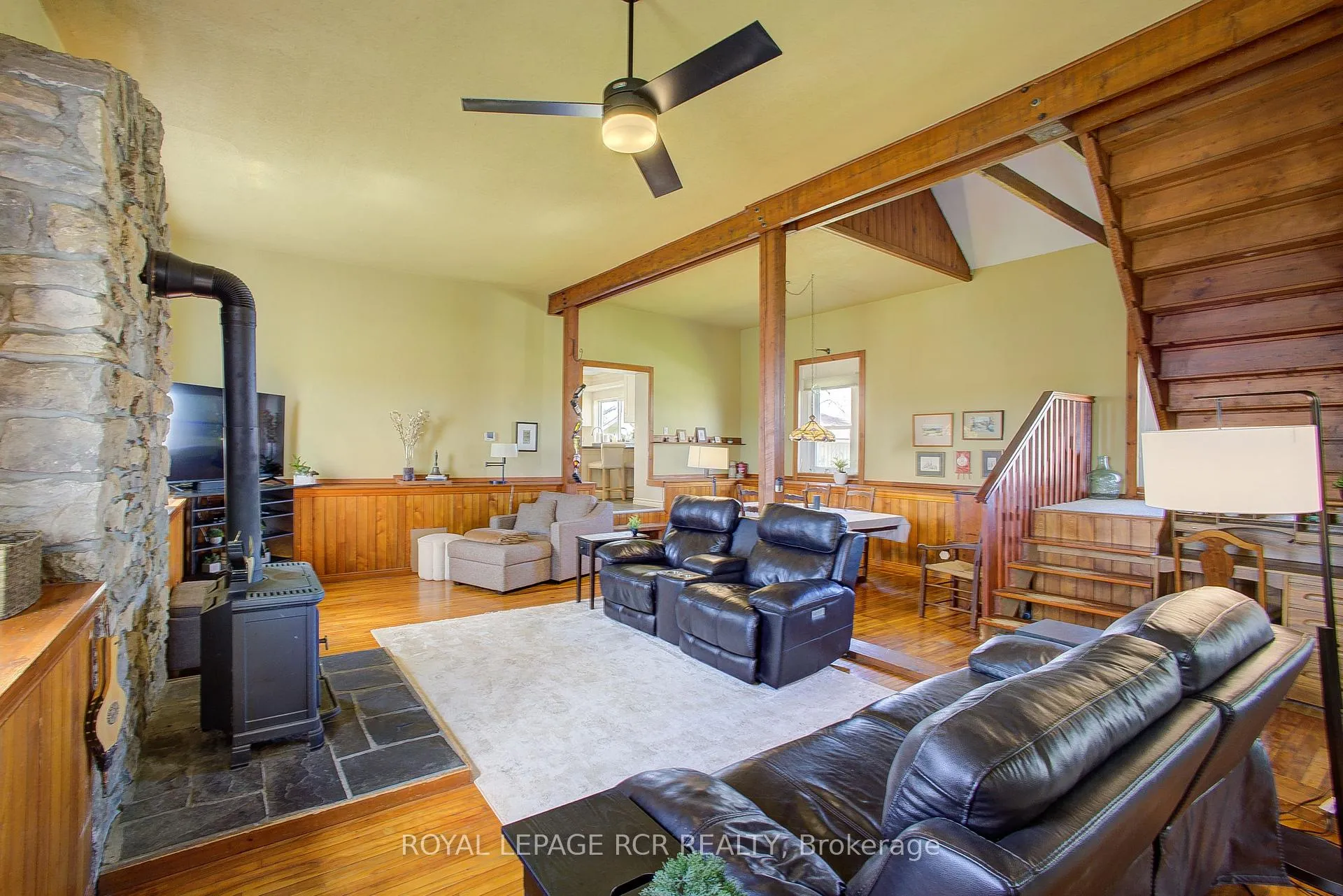 Photo 17 of 8542 Concession 12, Mapleton, Rural Mapleton — HOMEH