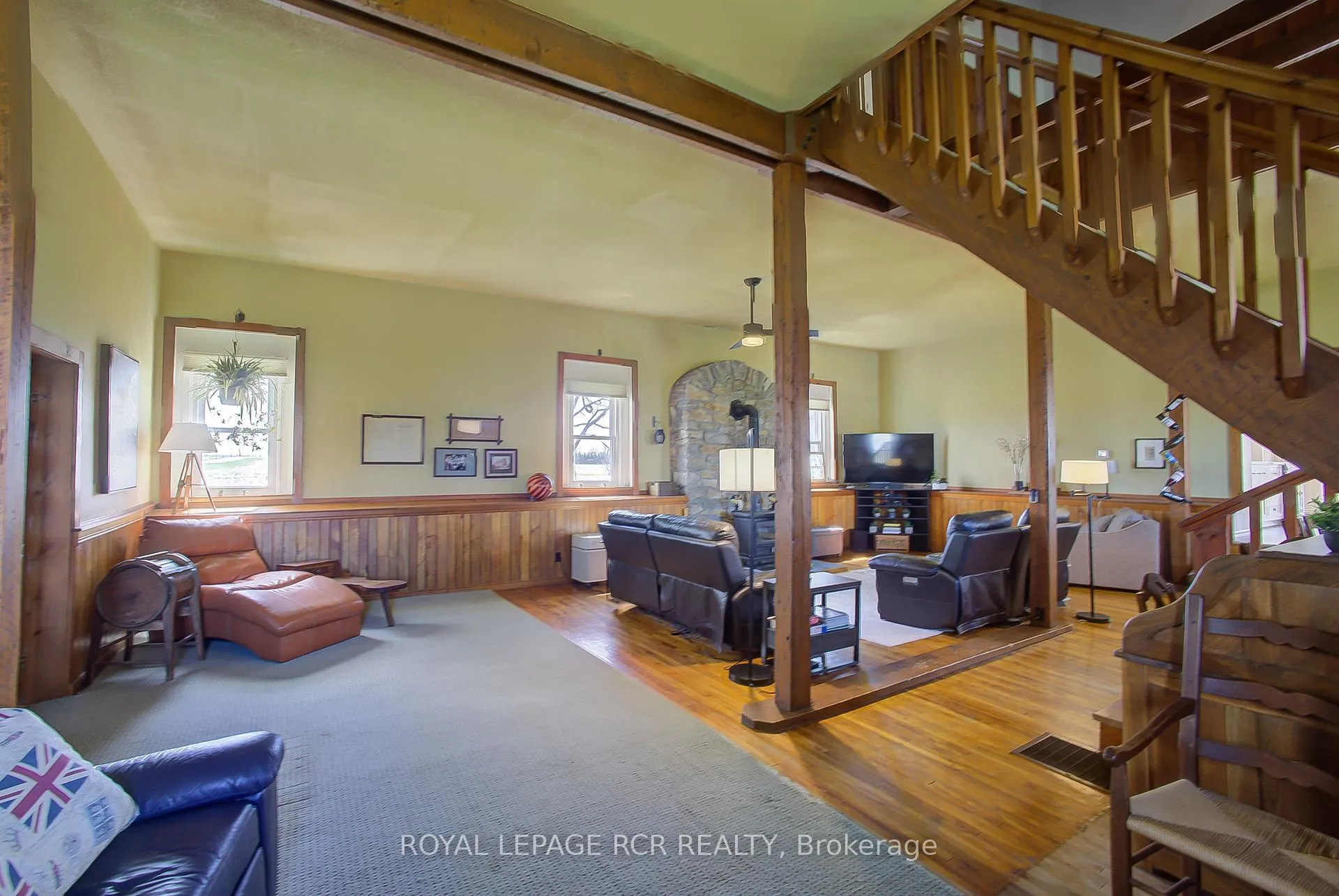 Photo 20 of 8542 Concession 12, Mapleton, Rural Mapleton — HOMEH
