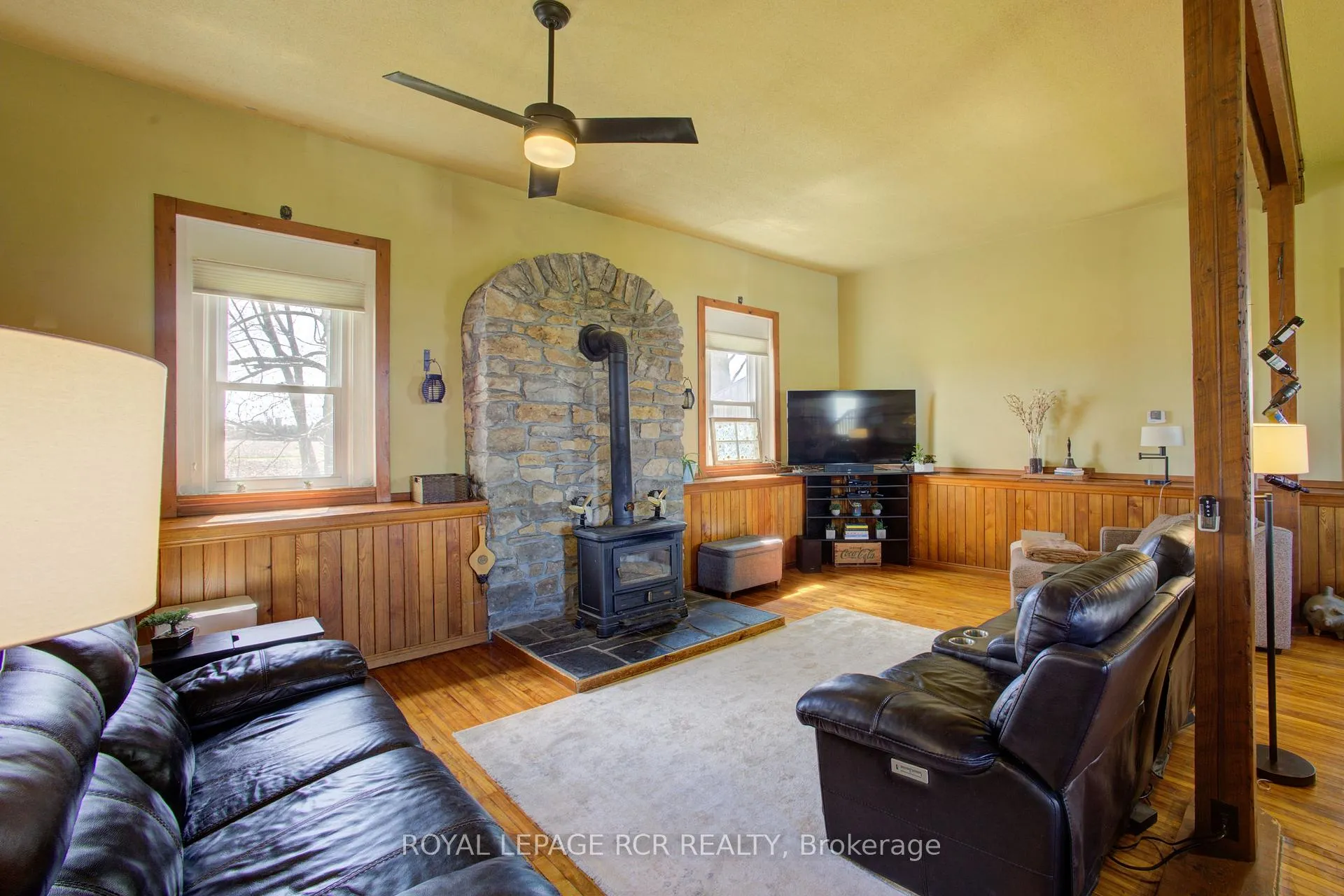 Photo 22 of 8542 Concession 12, Mapleton, Rural Mapleton — HOMEH