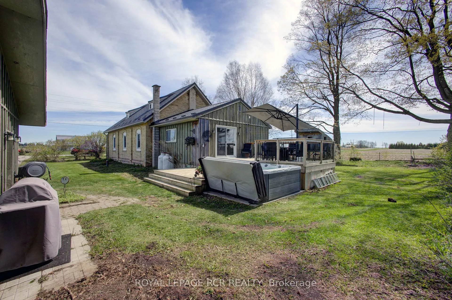 Photo 43 of 8542 Concession 12, Mapleton, Rural Mapleton — HOMEH