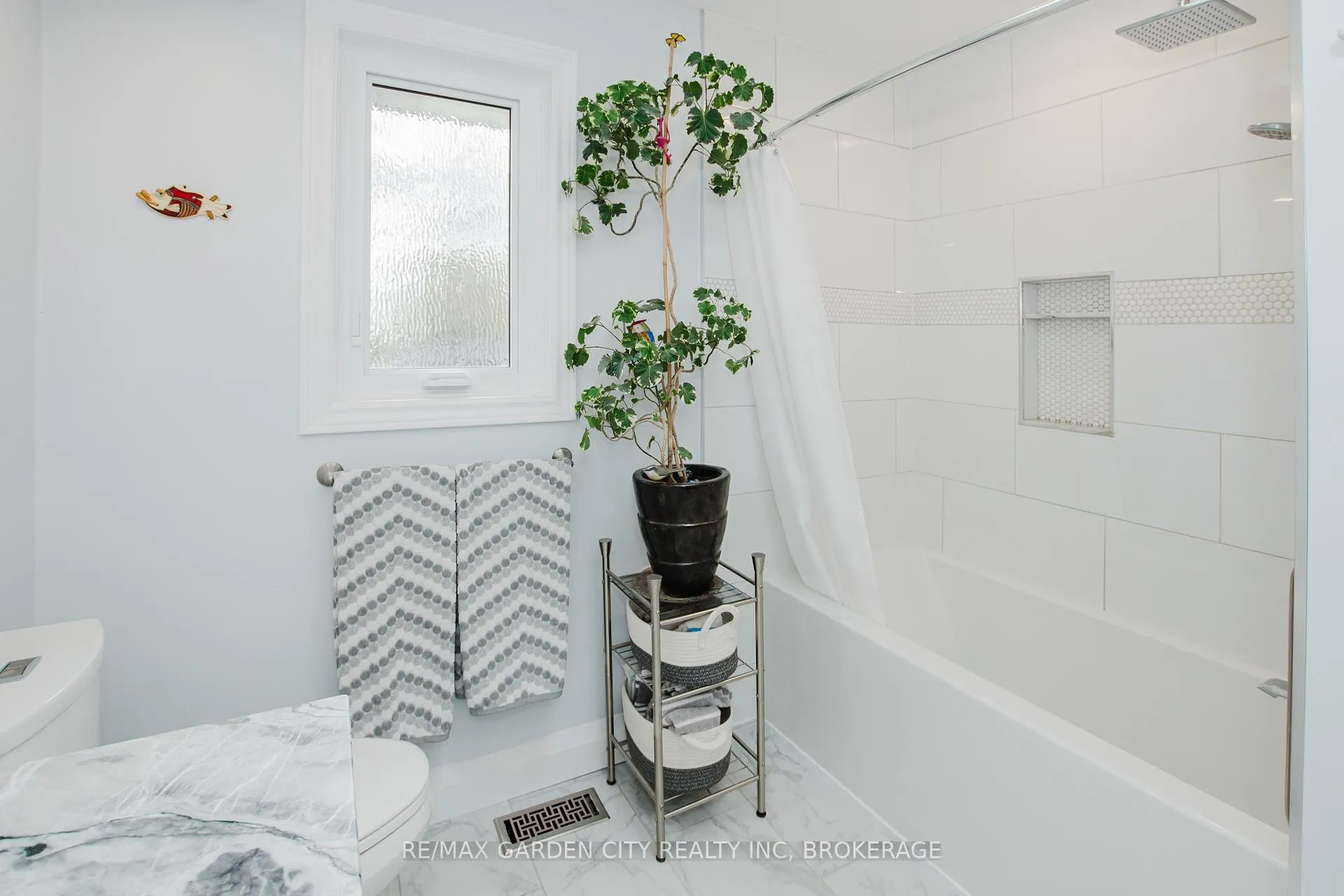 Photo 28 of 2 Valleyview Court, Pelham, Fonthill — HOMEH