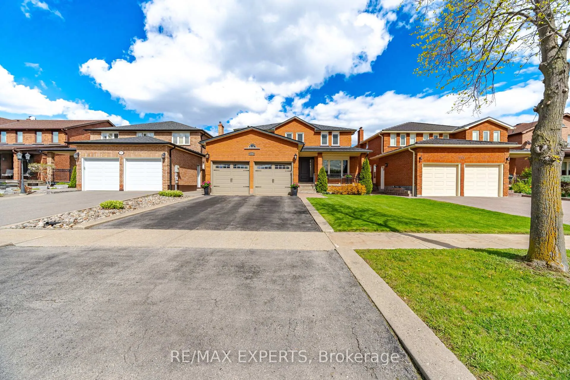 Photo 1 of 139 Coronation Street, Vaughan, West Woodbridge — HOMEH