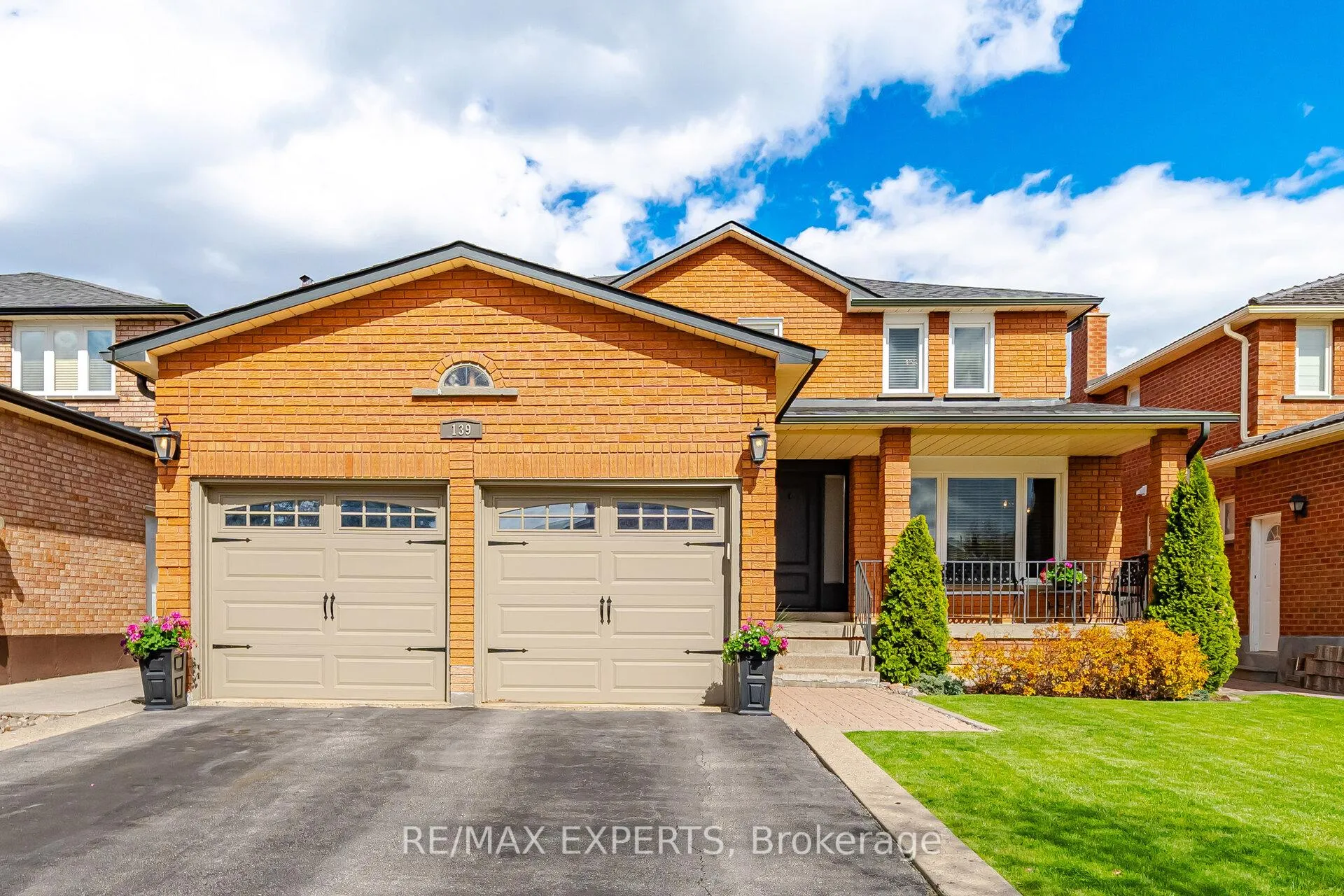 Photo 2 of 139 Coronation Street, Vaughan, West Woodbridge — HOMEH