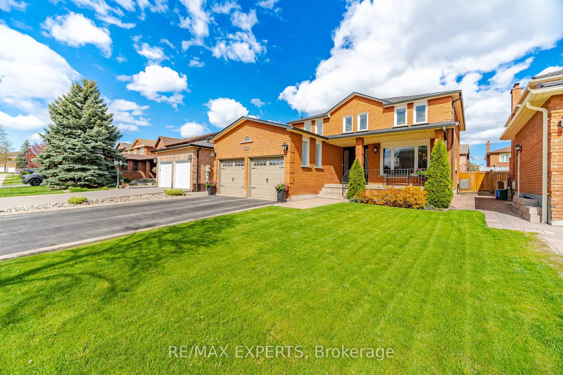 Photo 3 of 139 Coronation Street, Vaughan, West Woodbridge — HOMEH