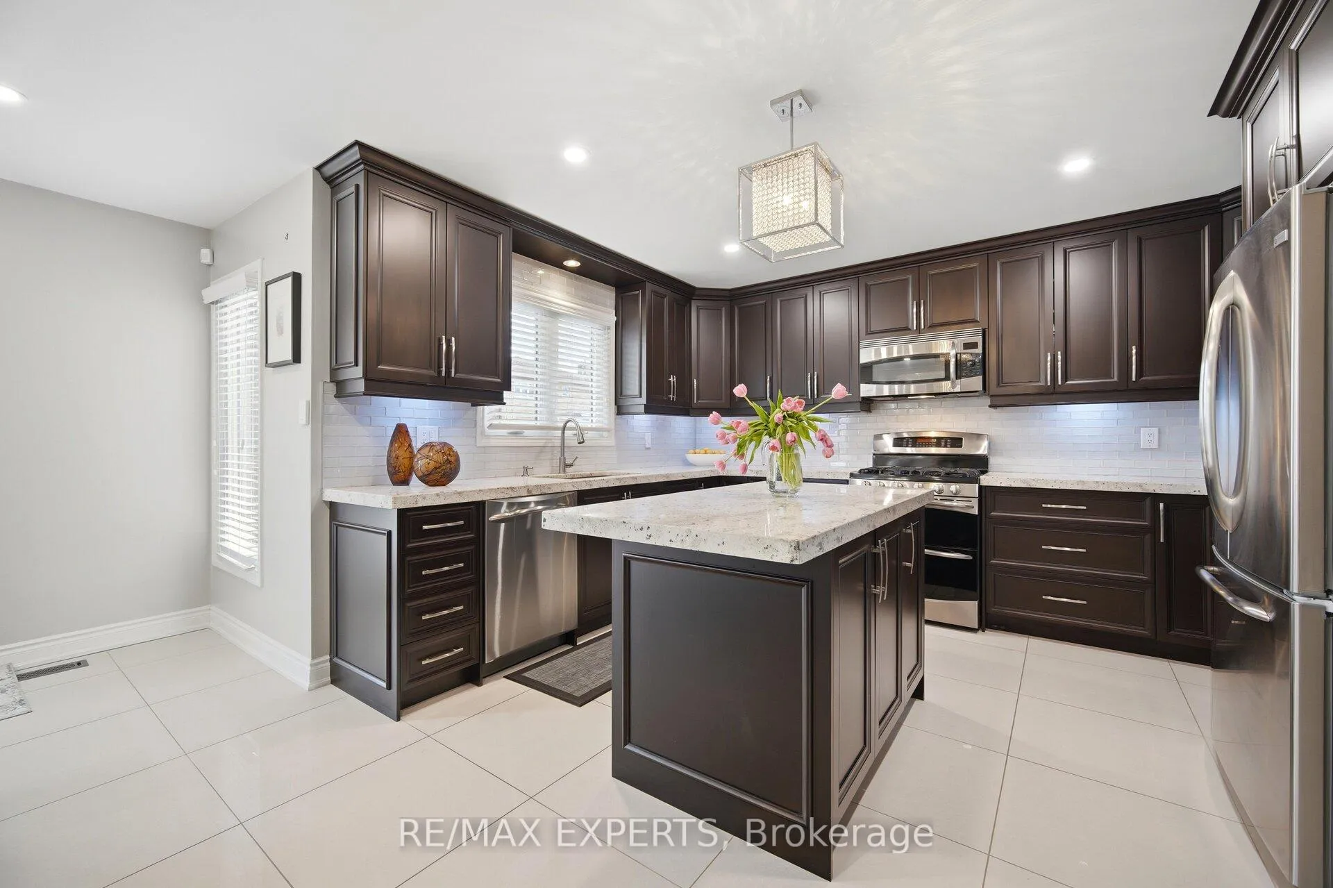 Photo 9 of 139 Coronation Street, Vaughan, West Woodbridge — HOMEH
