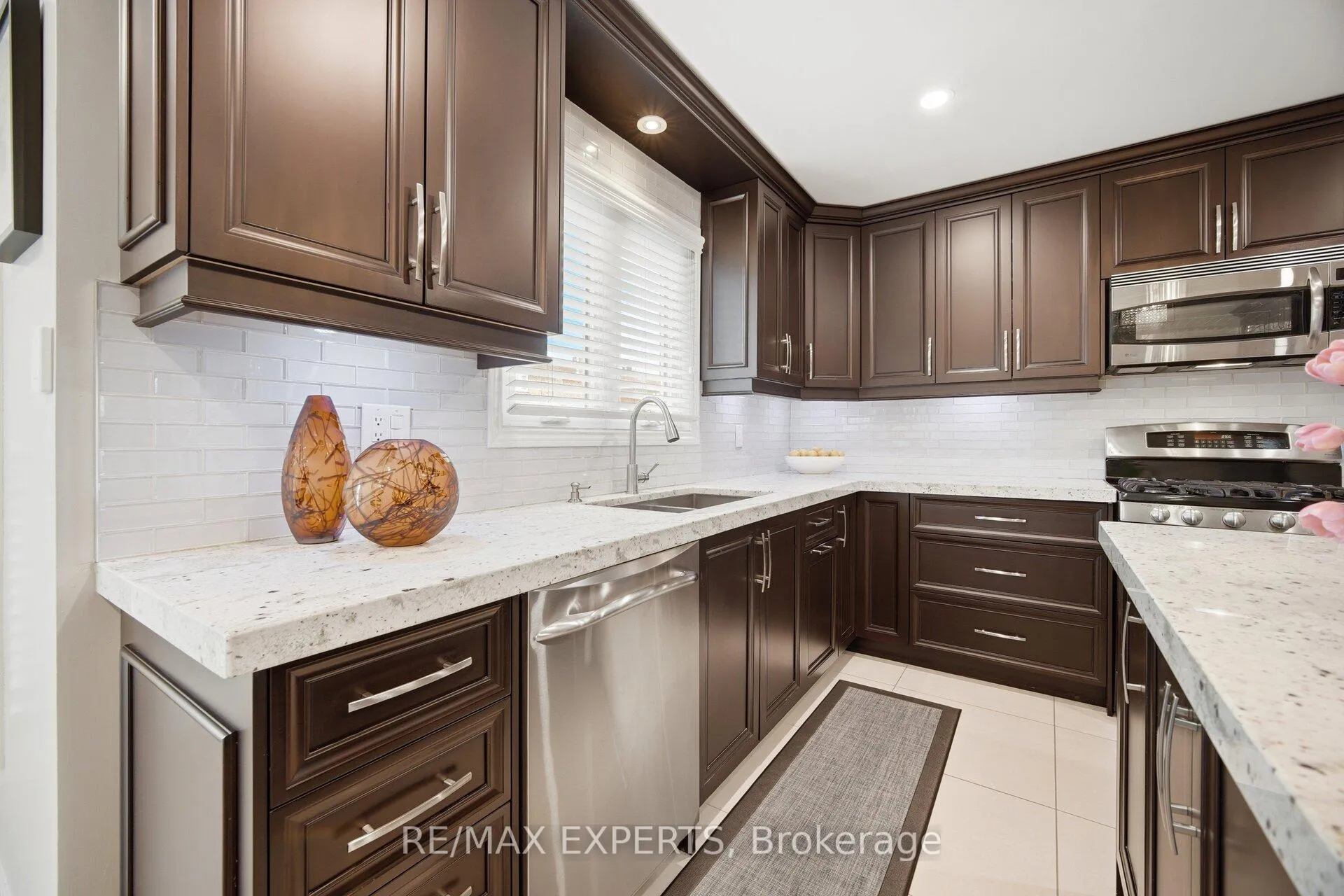 Photo 11 of 139 Coronation Street, Vaughan, West Woodbridge — HOMEH