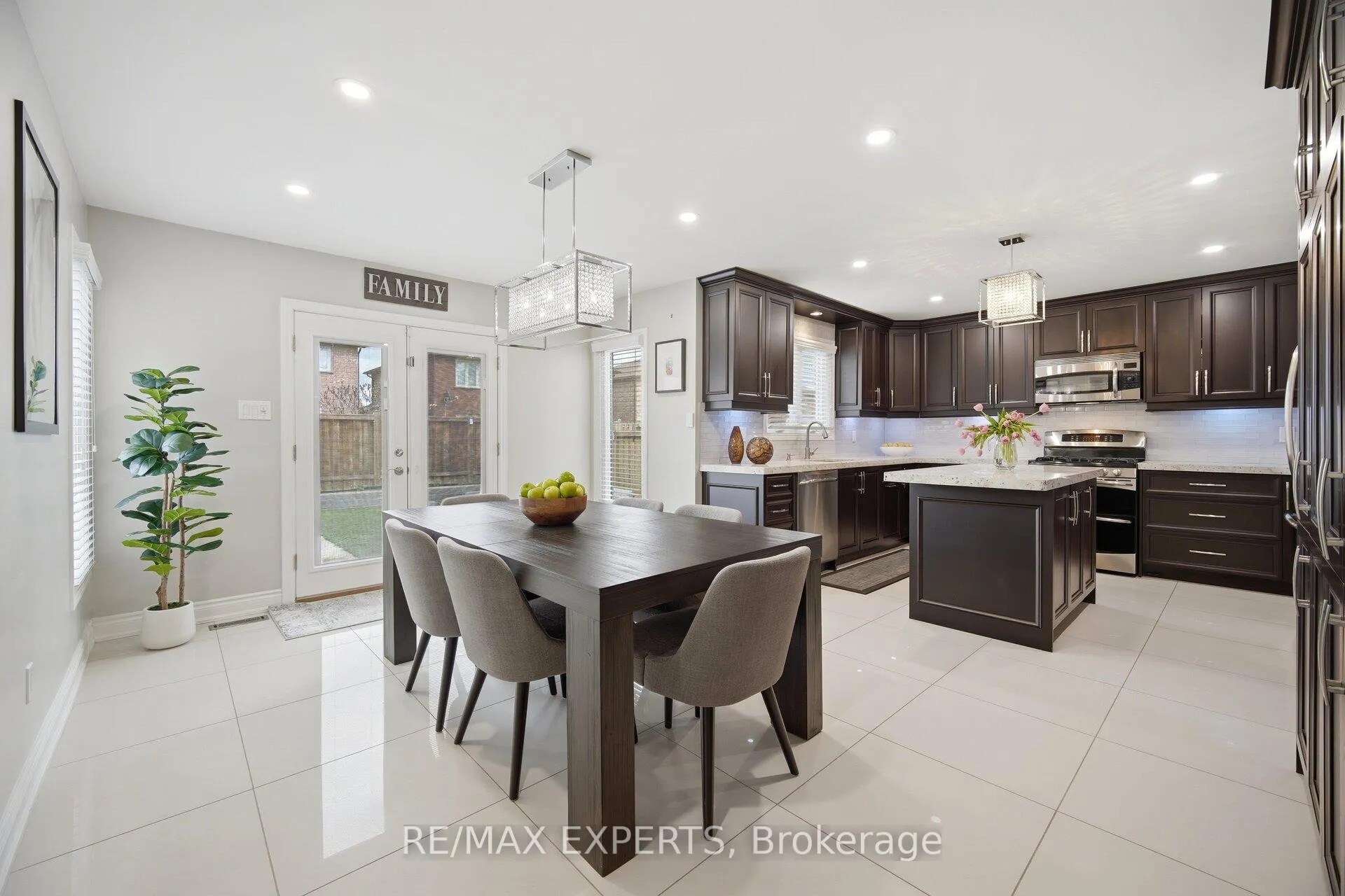Photo 15 of 139 Coronation Street, Vaughan, West Woodbridge — HOMEH