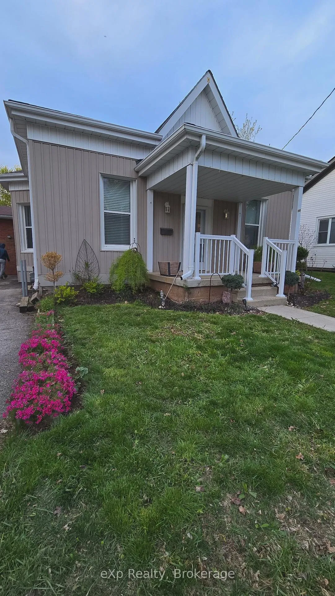 Photo 1 of Unit Front, 160 Nelson Street, Brantford — HOMEH