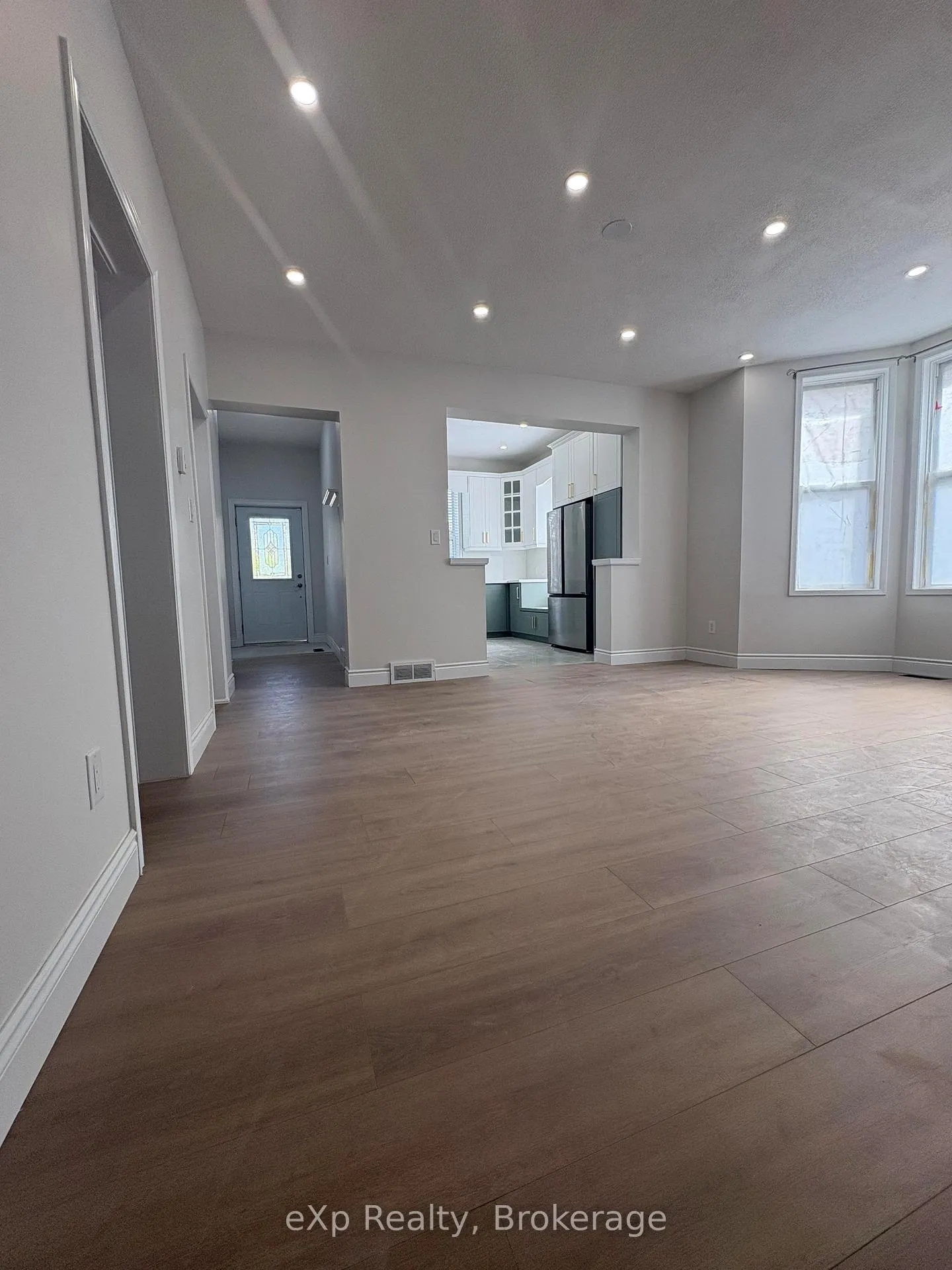 Photo 2 of Unit Front, 160 Nelson Street, Brantford — HOMEH
