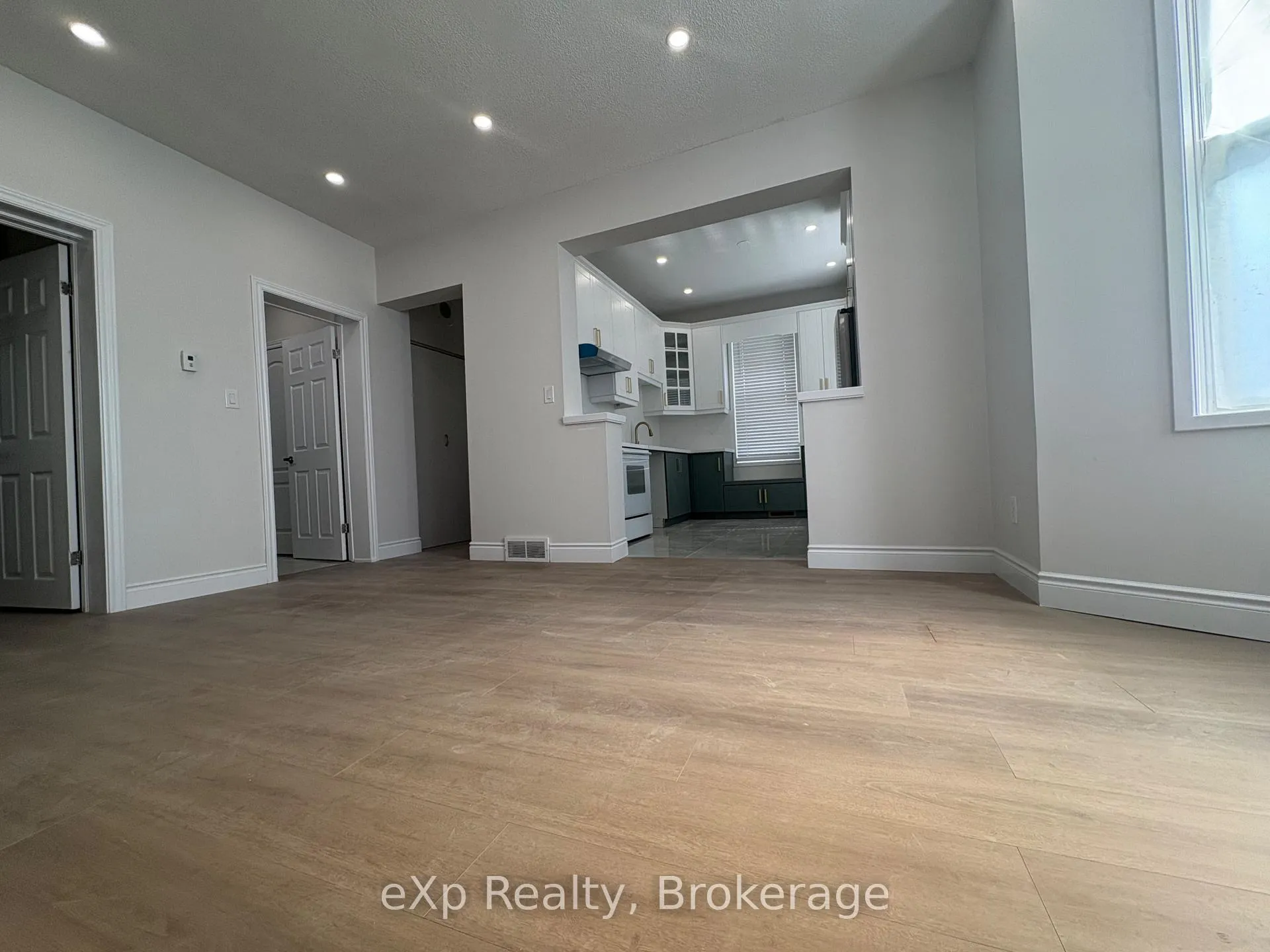 Photo 3 of Unit Front, 160 Nelson Street, Brantford — HOMEH