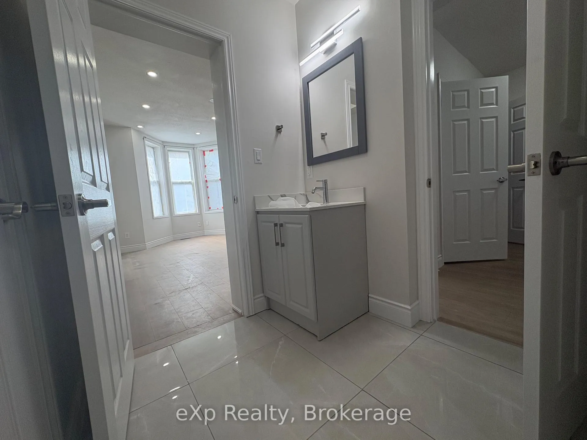 Photo 8 of Unit Front, 160 Nelson Street, Brantford — HOMEH