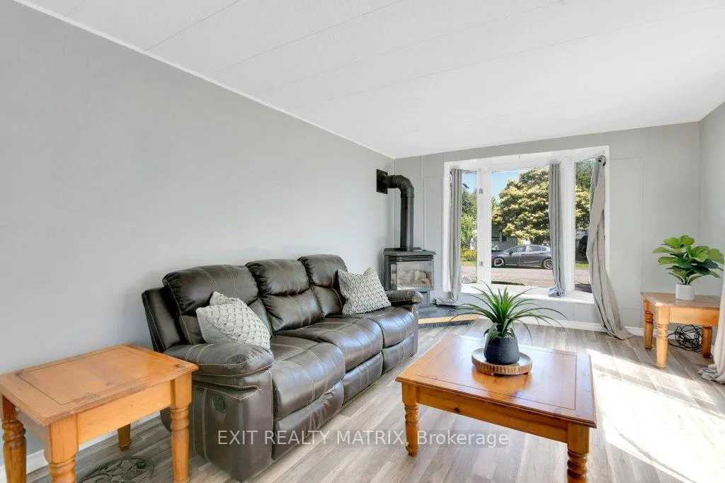 Photo 10 of 8930 Lynwood Park Private, Ottawa, Osgoode Twp North of Reg Rd 6 — HOMEH