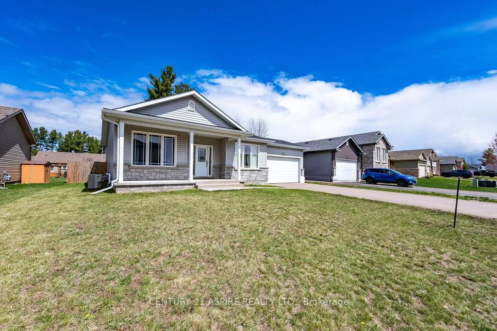 Photo 2 of 541 Gardner Crescent, Petawawa — HOMEH