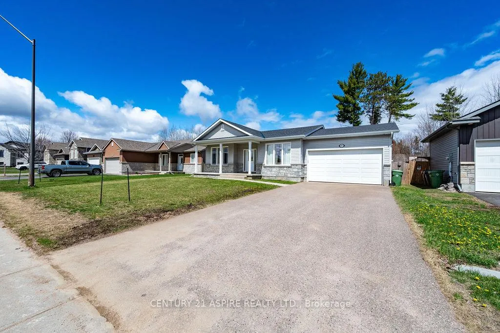 Photo 4 of 541 Gardner Crescent, Petawawa — HOMEH