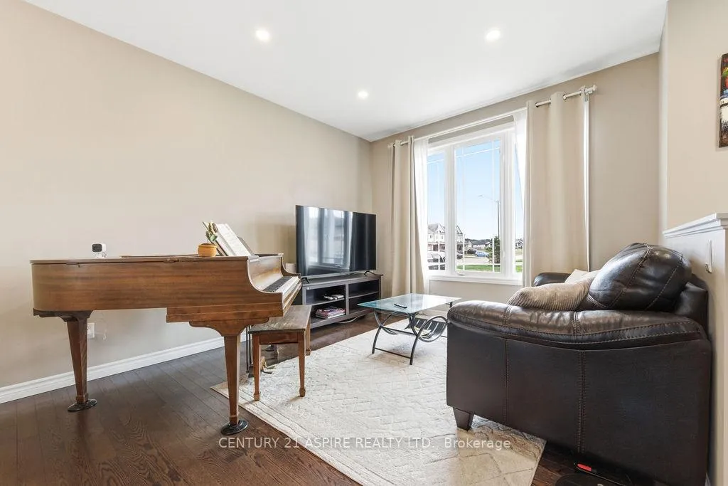 Photo 9 of 541 Gardner Crescent, Petawawa — HOMEH