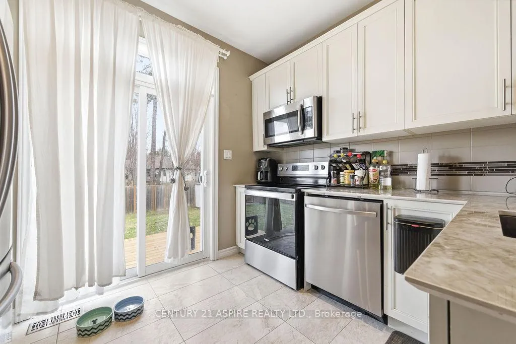 Photo 15 of 541 Gardner Crescent, Petawawa — HOMEH