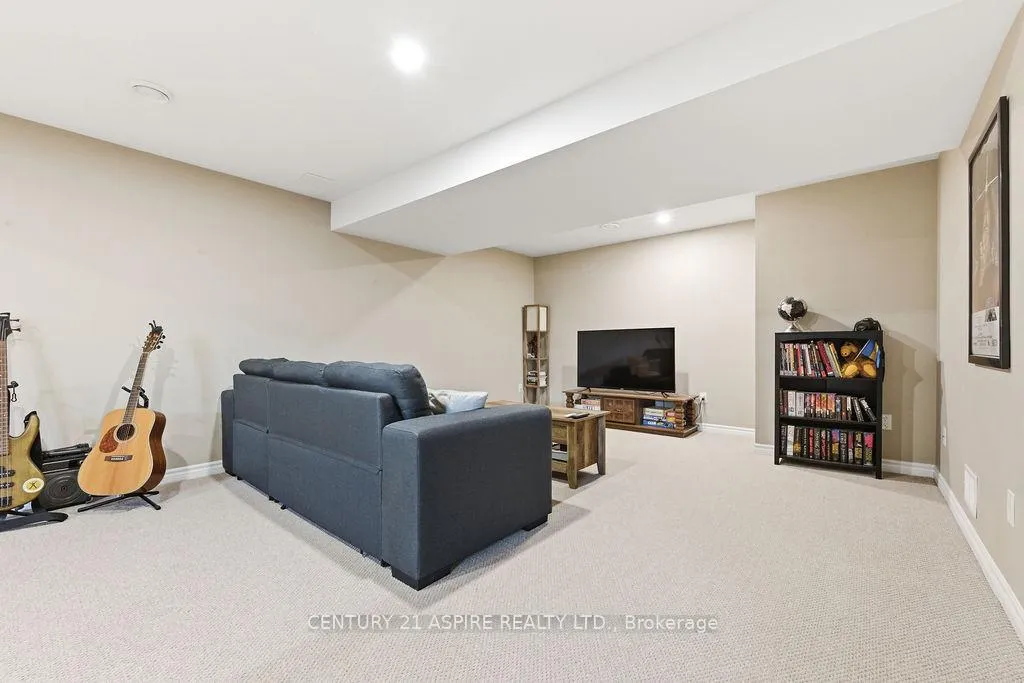 Photo 32 of 541 Gardner Crescent, Petawawa — HOMEH