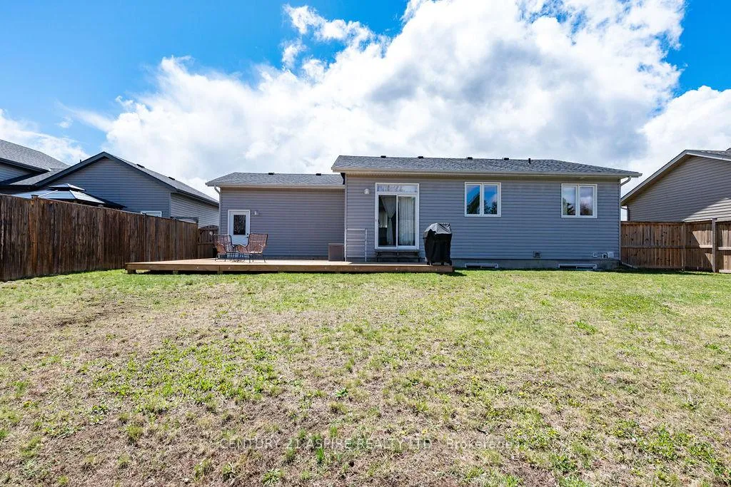 Photo 37 of 541 Gardner Crescent, Petawawa — HOMEH