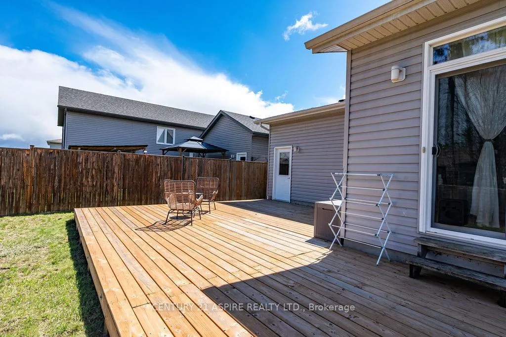 Photo 40 of 541 Gardner Crescent, Petawawa — HOMEH