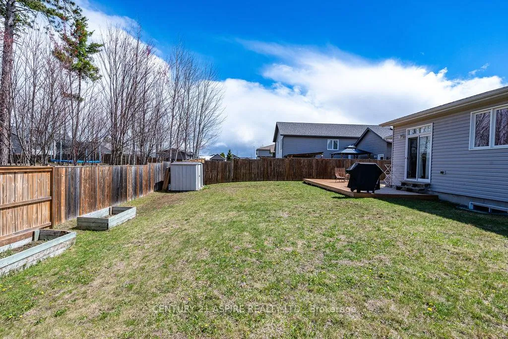 Photo 42 of 541 Gardner Crescent, Petawawa — HOMEH