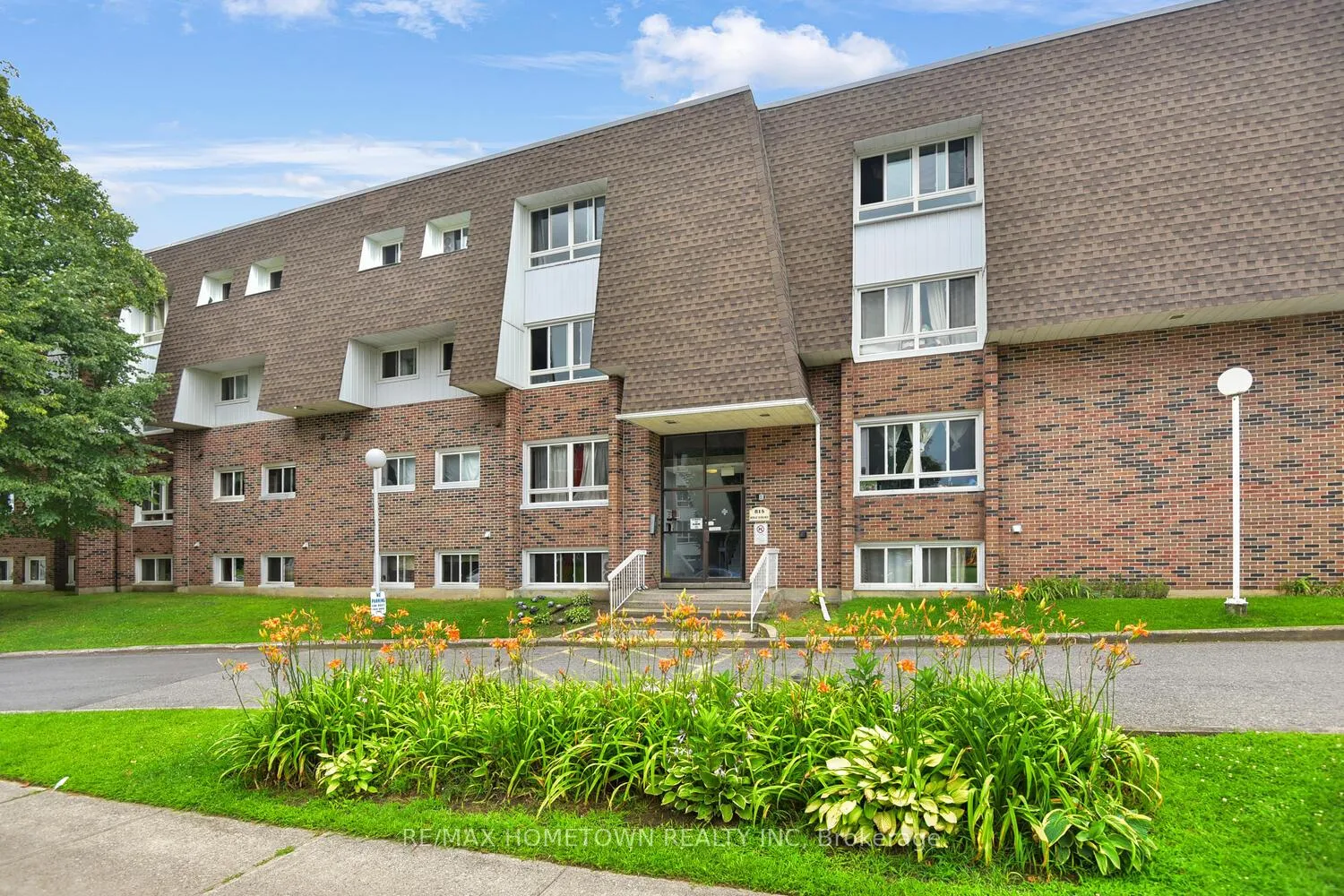 Photo 2 of Unit 310, 815 Kyle Court, Brockville — HOMEH