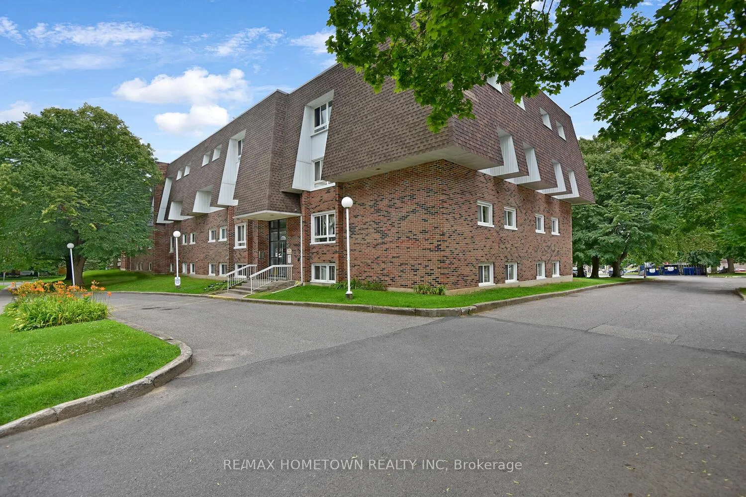 Photo 3 of Unit 310, 815 Kyle Court, Brockville — HOMEH