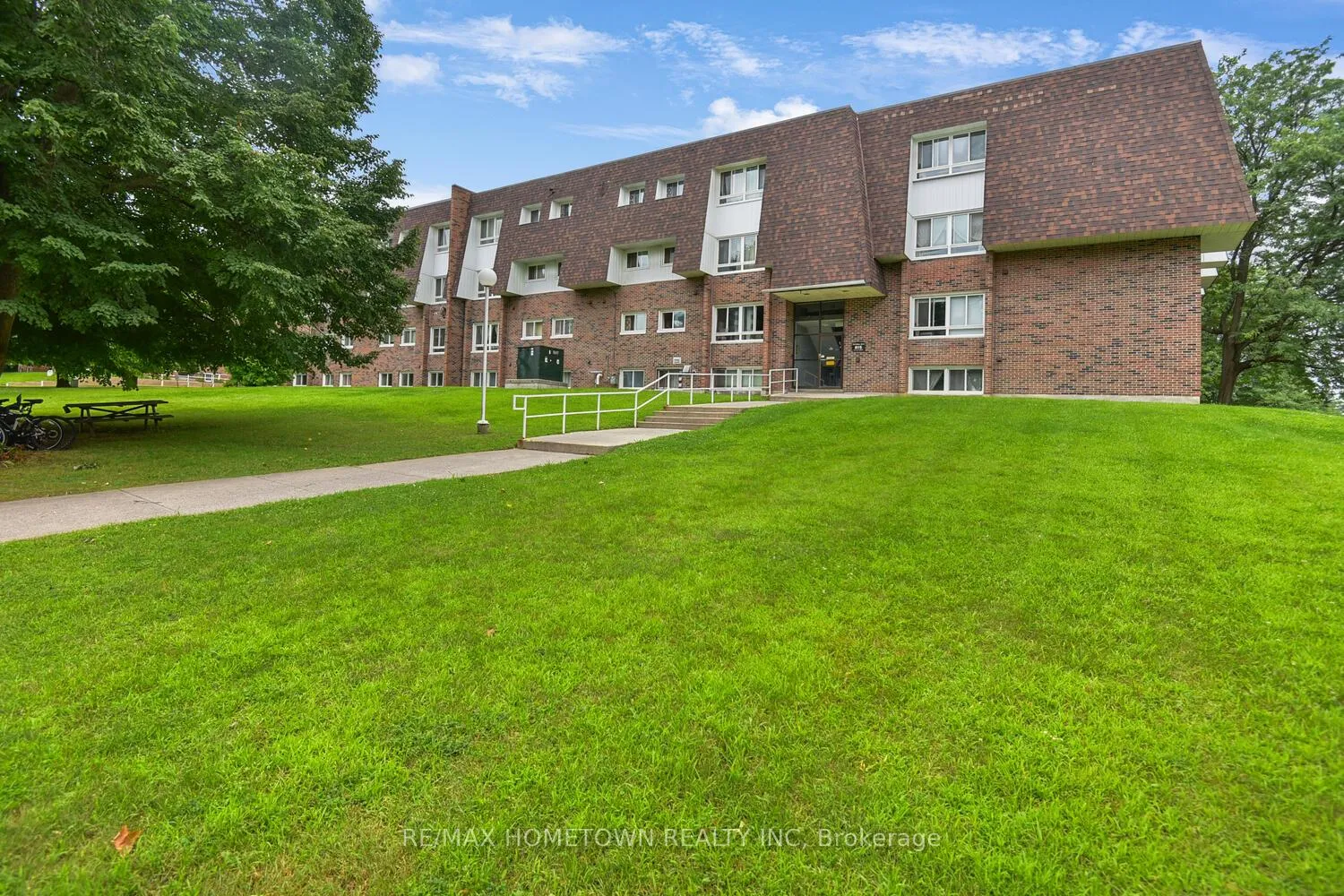 Photo 4 of Unit 310, 815 Kyle Court, Brockville — HOMEH
