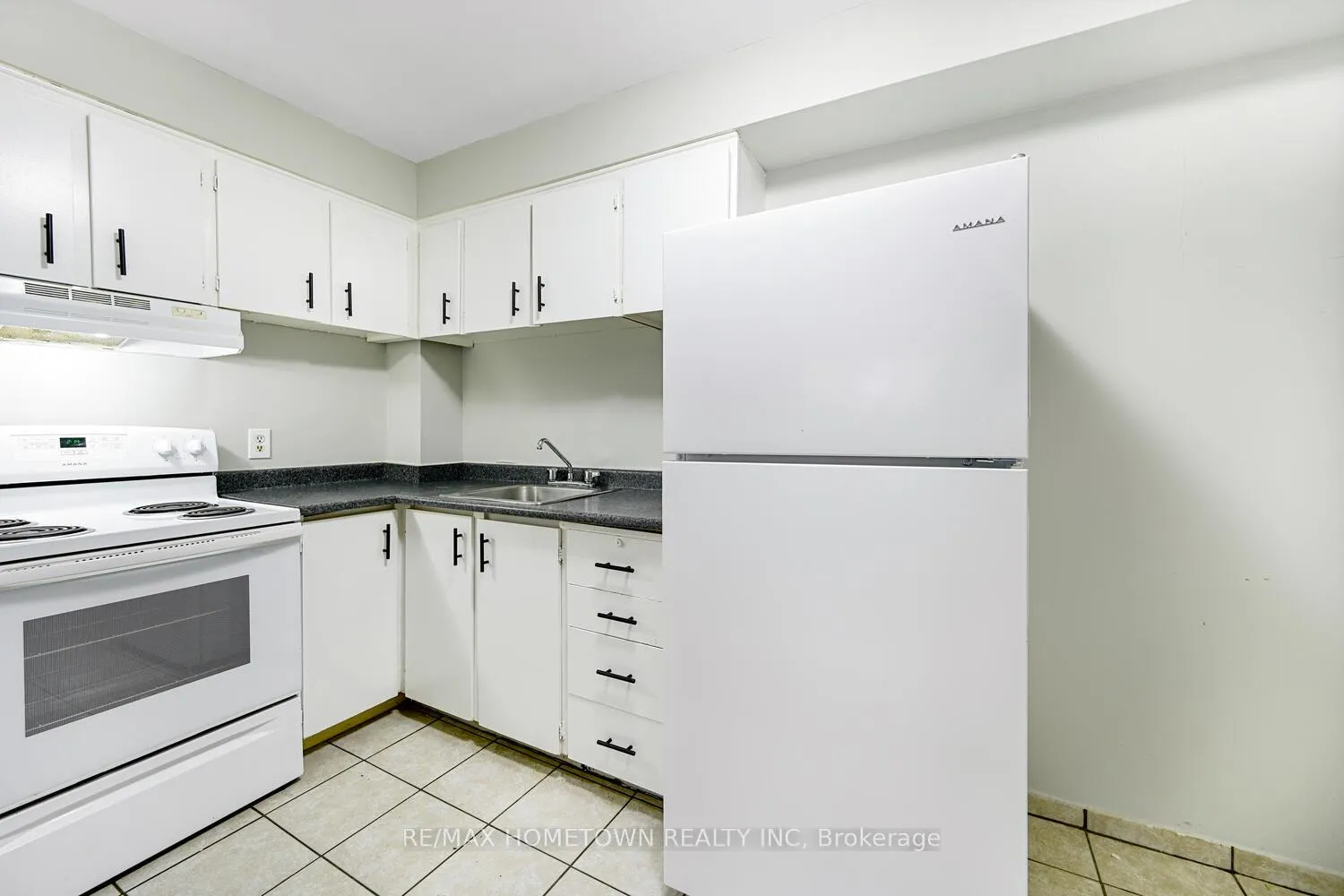 Photo 12 of Unit 310, 815 Kyle Court, Brockville — HOMEH
