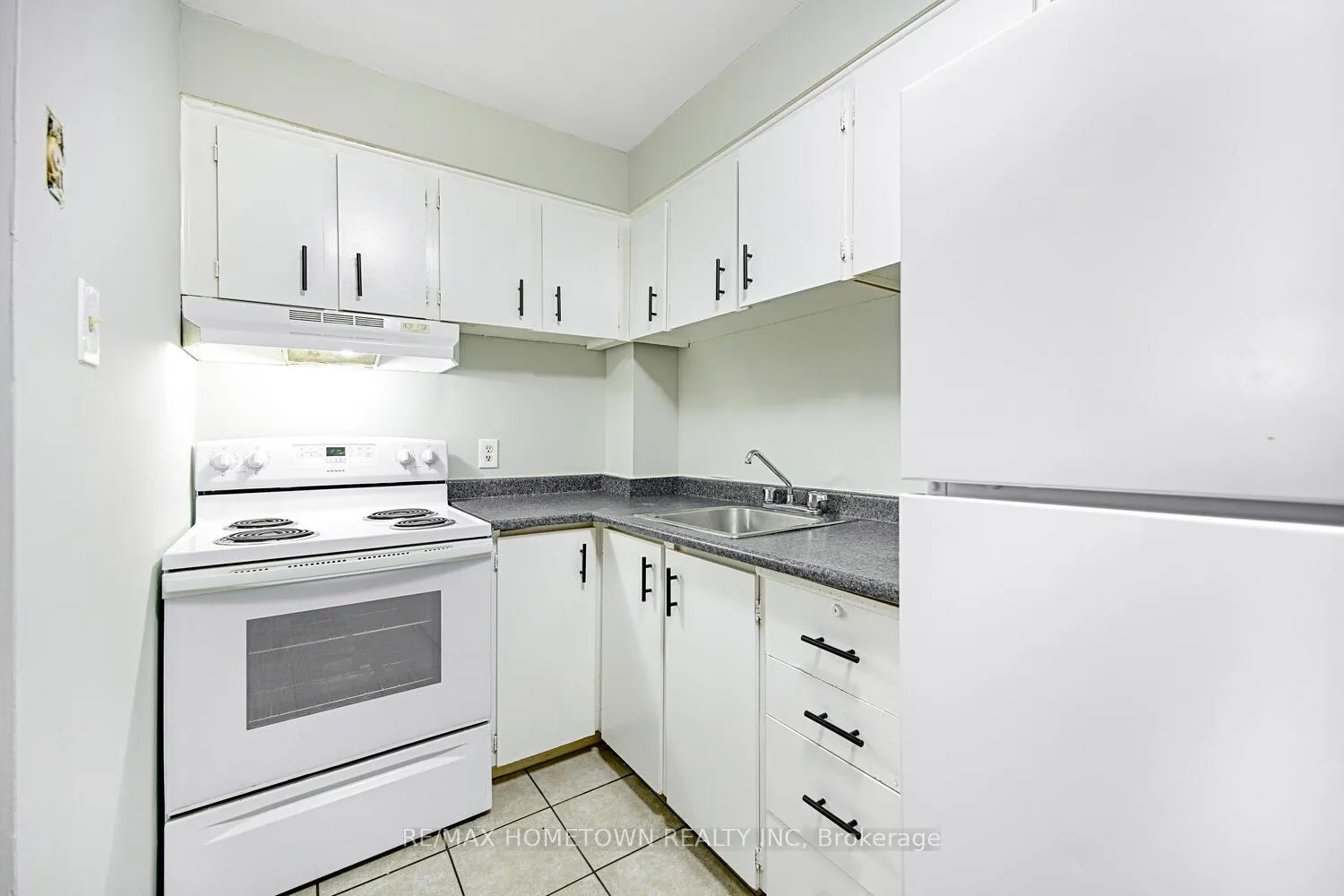 Photo 13 of Unit 310, 815 Kyle Court, Brockville — HOMEH