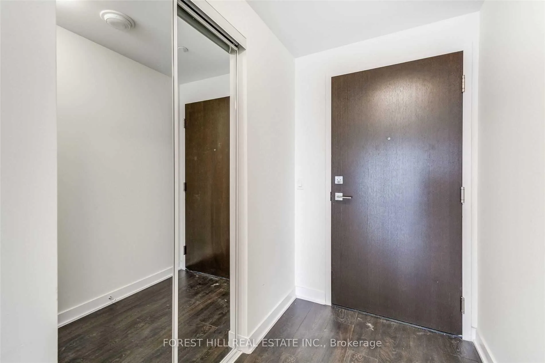 Photo 3 of Unit 5301, 2221 Yonge Street, Toronto, Mount Pleasant West — HOMEH