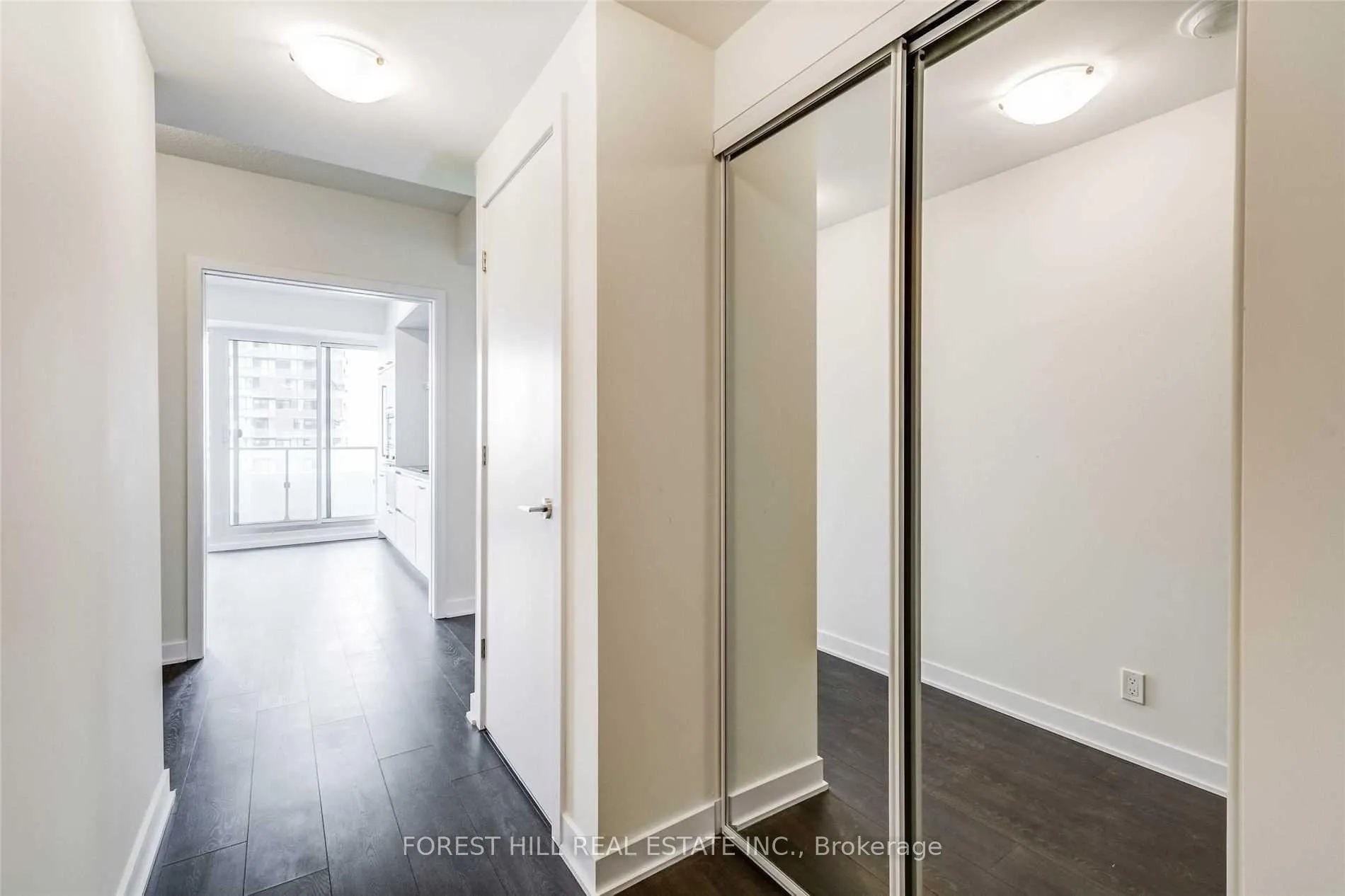 Photo 4 of Unit 5301, 2221 Yonge Street, Toronto, Mount Pleasant West — HOMEH