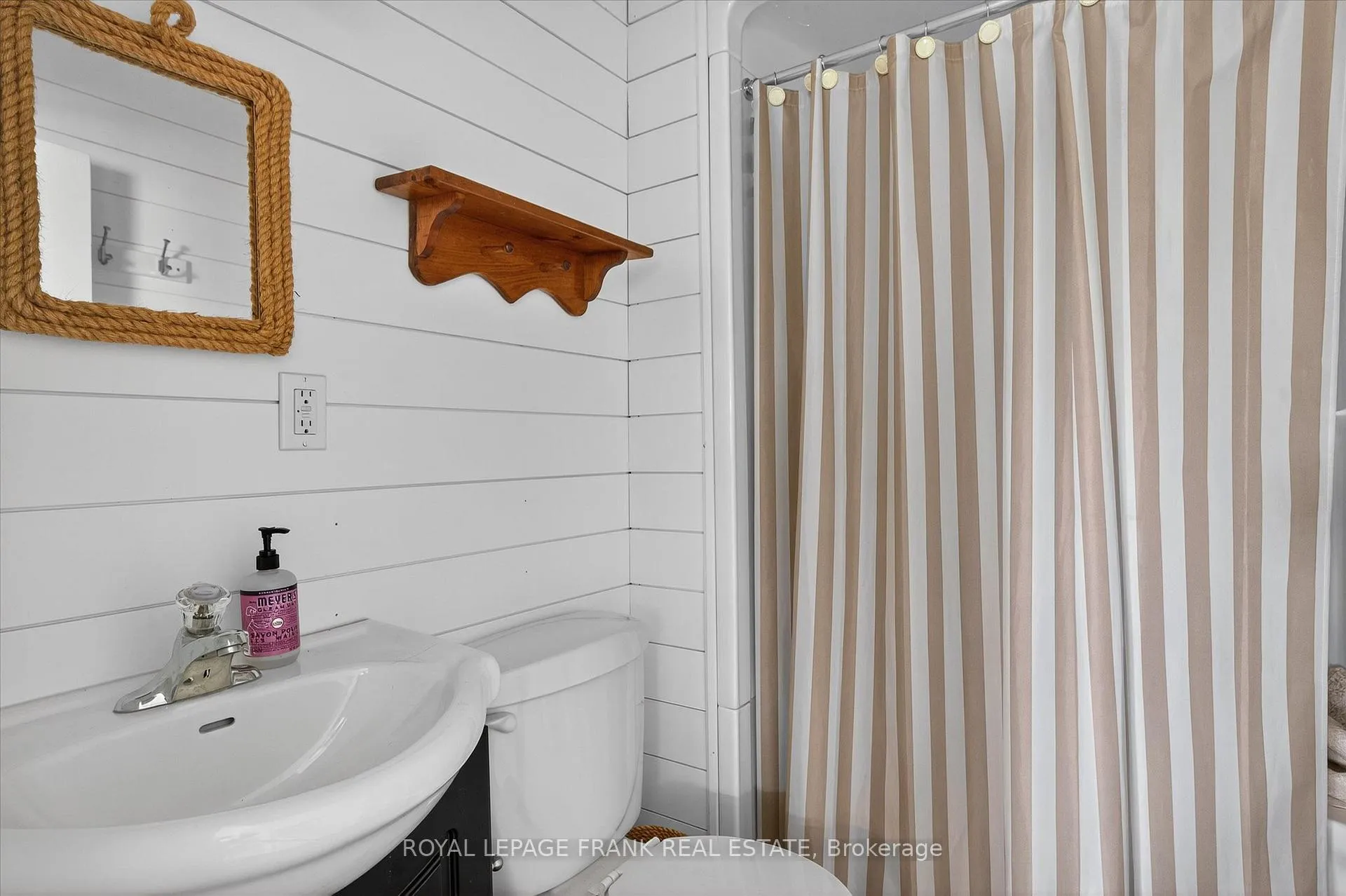Photo 21 of 1702 South Bayshore Road W, Douro-Dummer — HOMEH